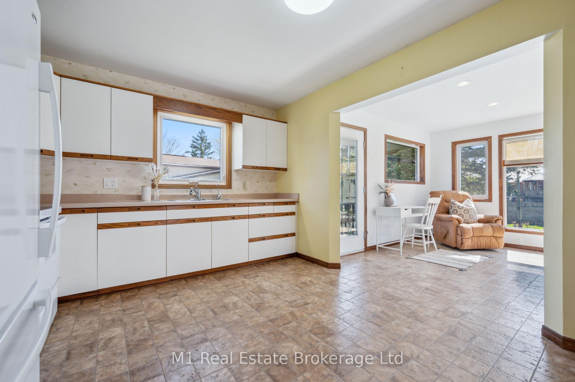 Photo 15 of 27 Geddes Street W, Minto — HOMEH