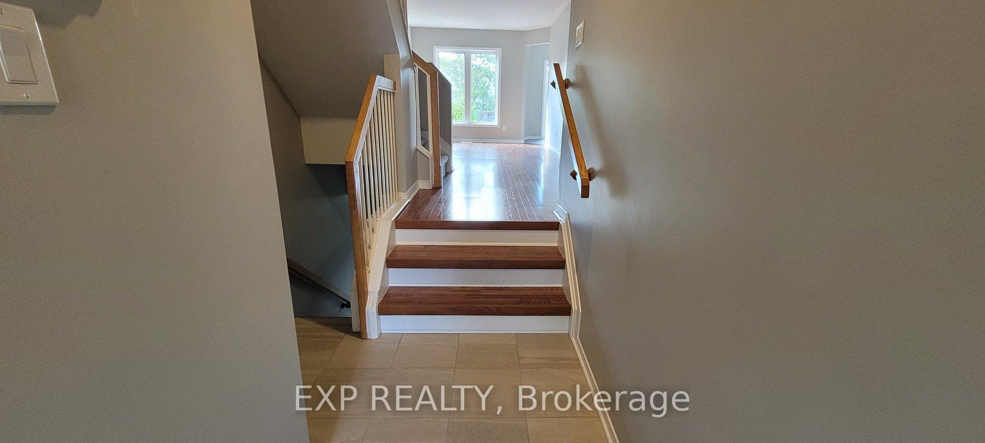 Photo 2 of 375 Hillsboro, Ottawa, Kanata - Emerald Meadows/Trailwest — HOMEH