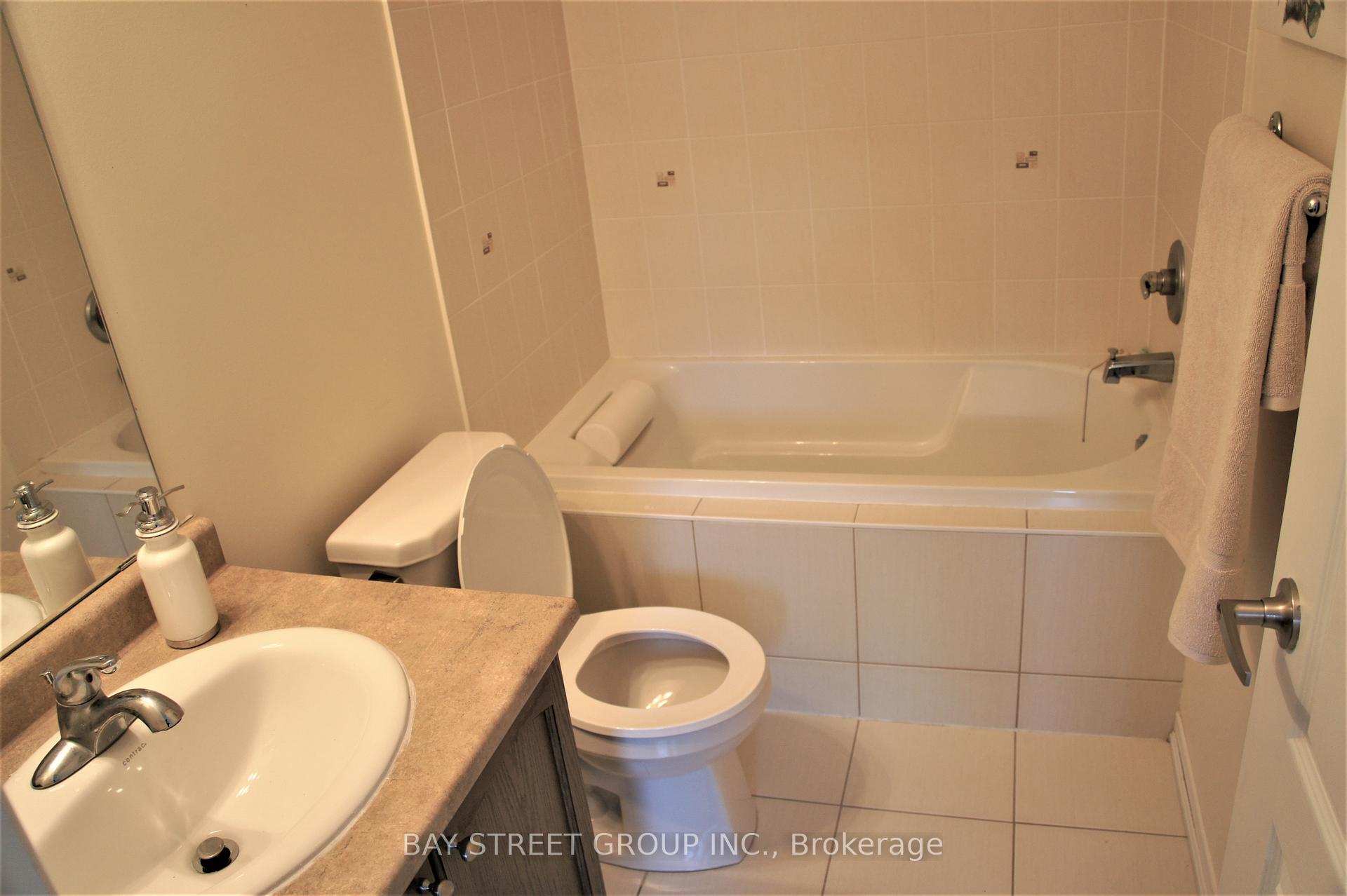 Photo 16 of 5289 Major Mackenzie Drive E, Markham, Berczy — HOMEH