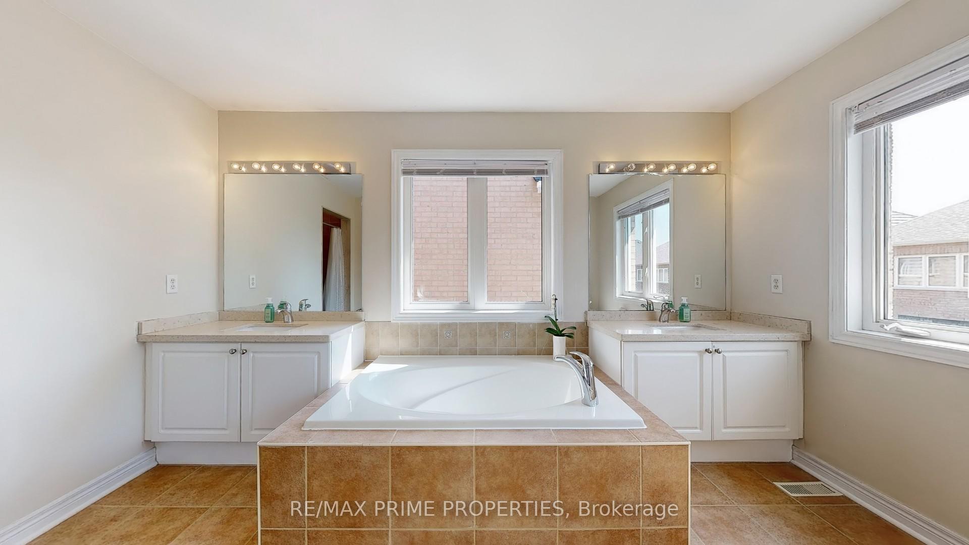 Photo 33 of 13 Lundy Drive, Markham, Box Grove — HOMEH