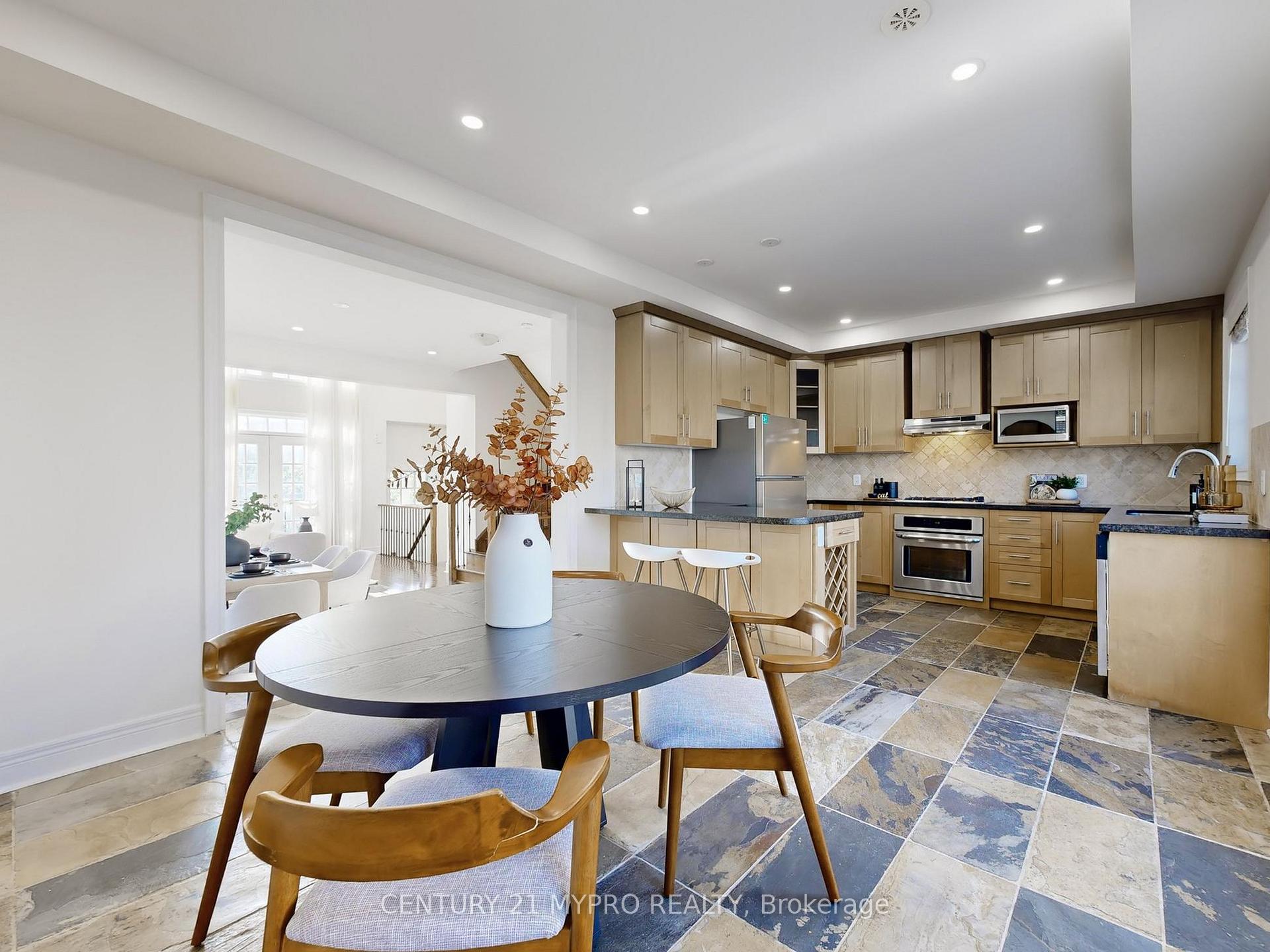 Photo 13 of 35 Rouge Valley Drive, Markham, Unionville — HOMEH