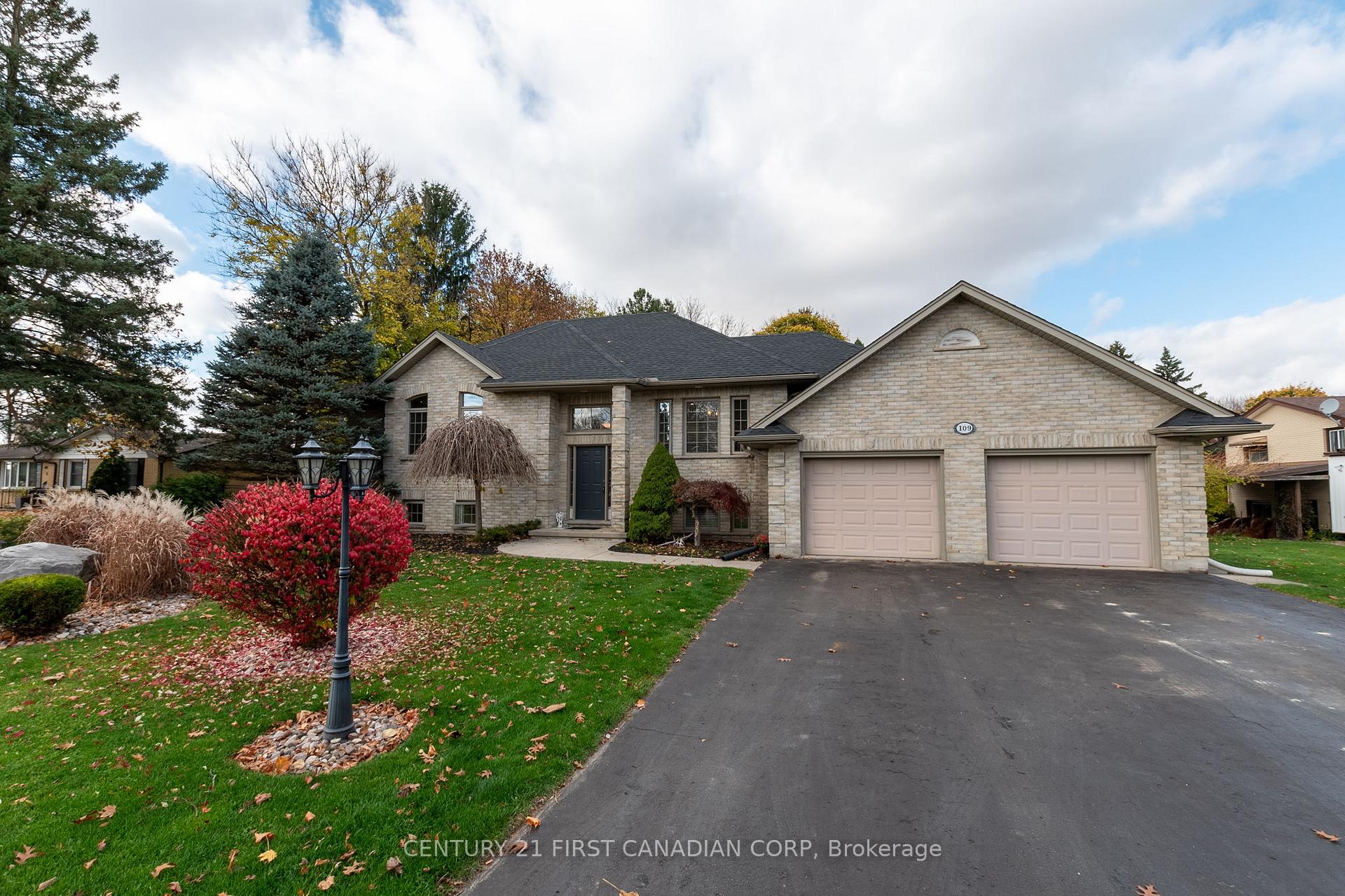 Photo 1 of 109 Princess Avenue, Middlesex Centre, Komoka — HOMEH