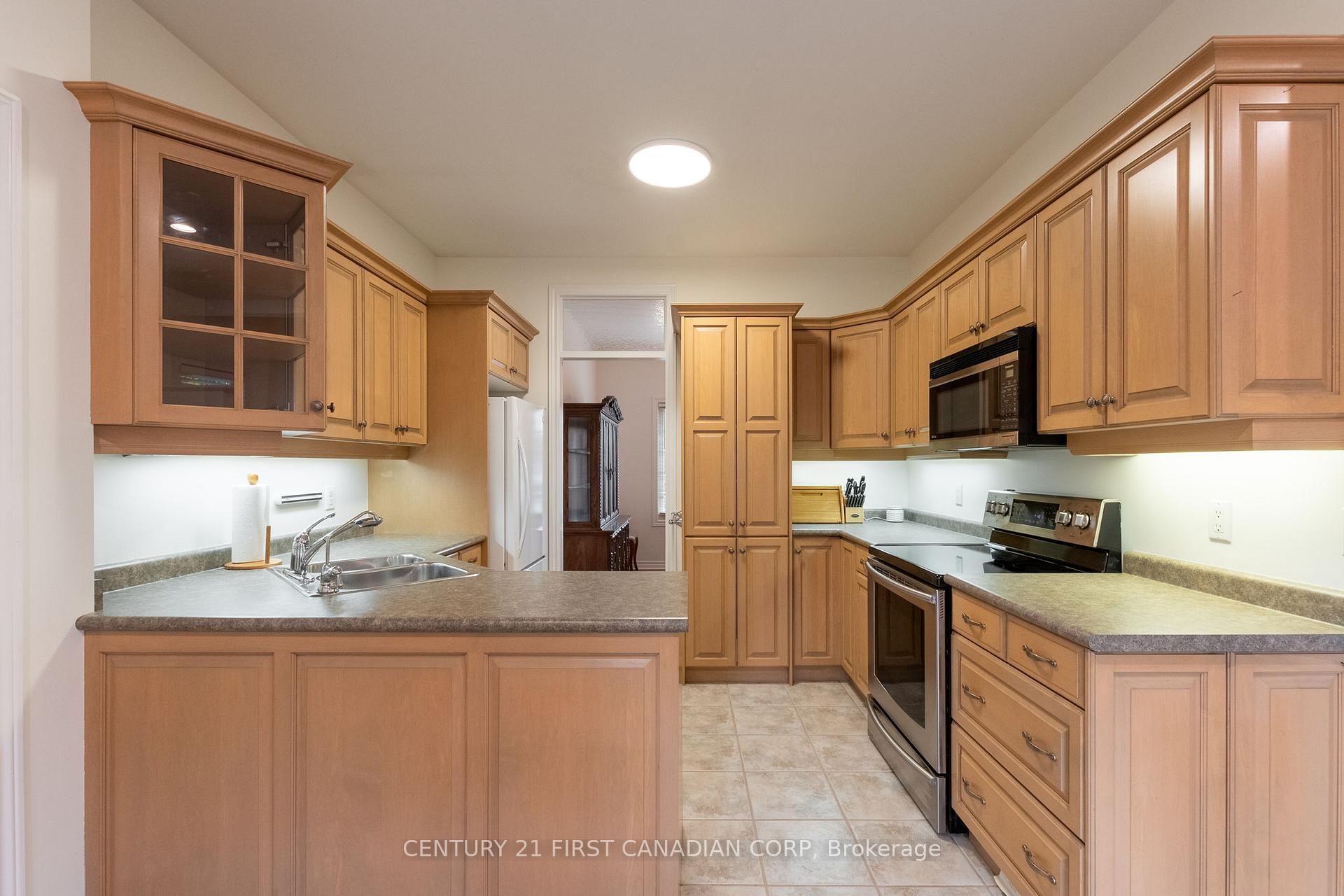 Photo 9 of 109 Princess Avenue, Middlesex Centre, Komoka — HOMEH