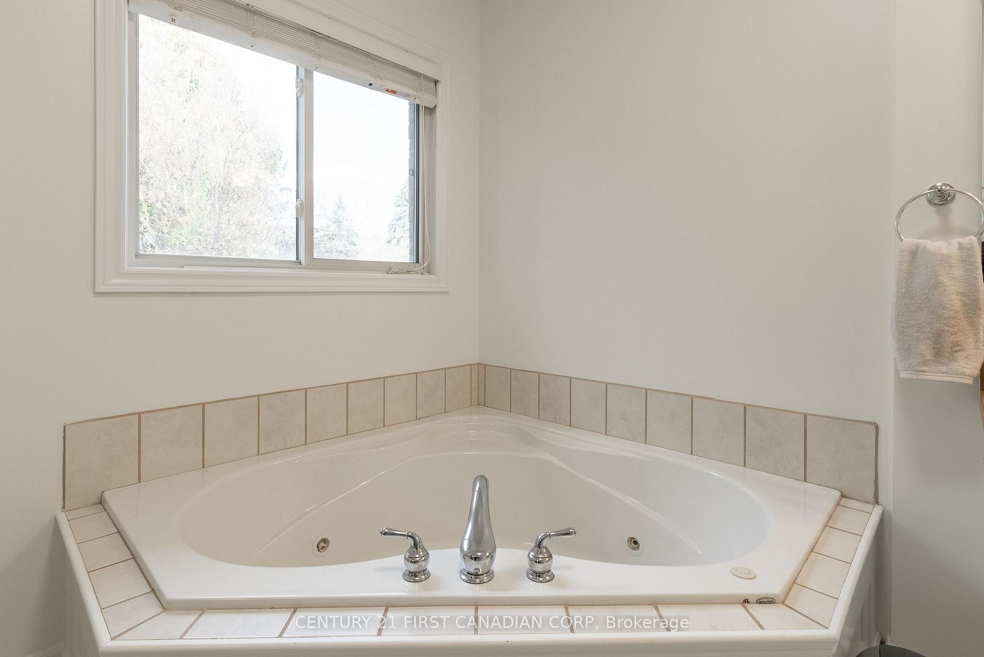 Photo 20 of 109 Princess Avenue, Middlesex Centre, Komoka — HOMEH