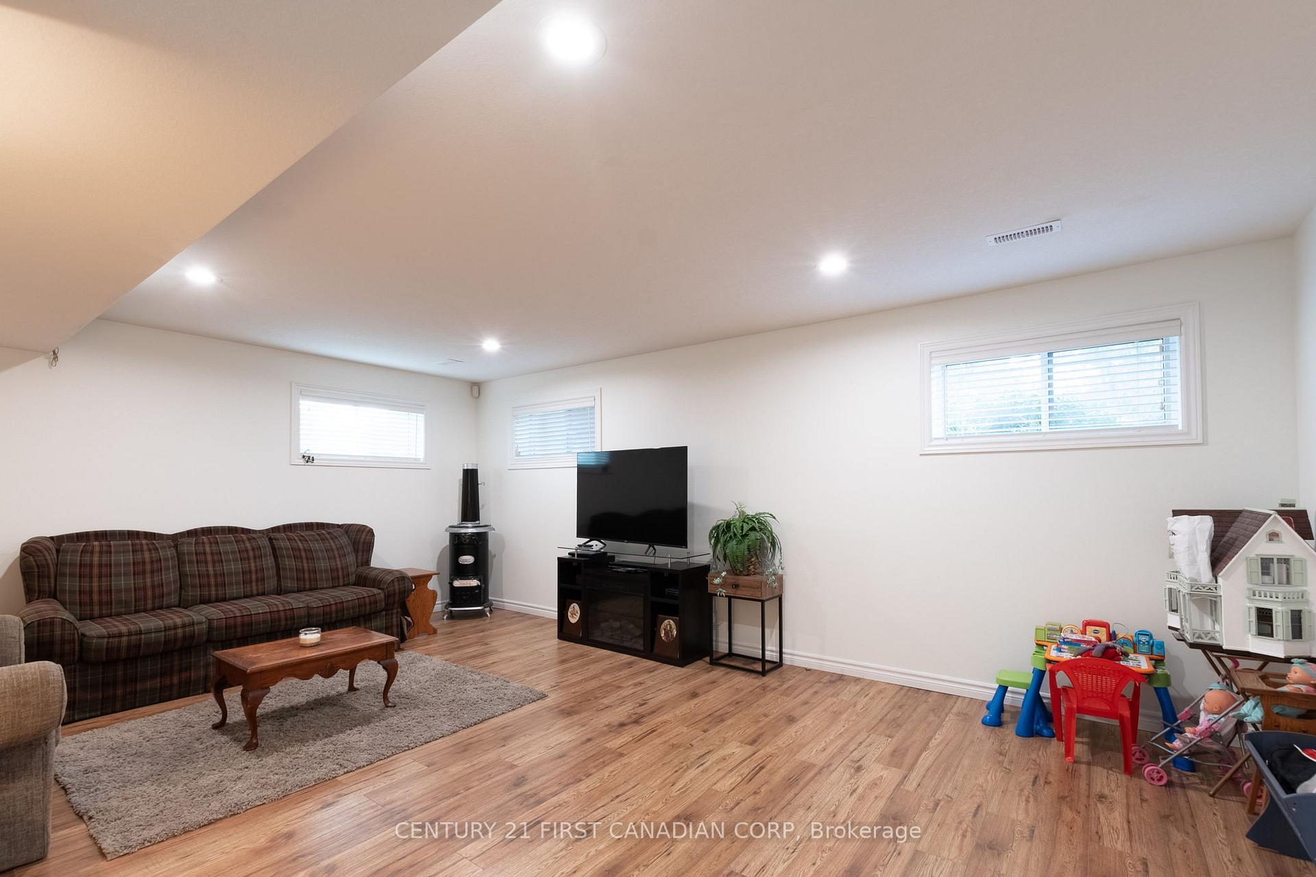 Photo 28 of 109 Princess Avenue, Middlesex Centre, Komoka — HOMEH