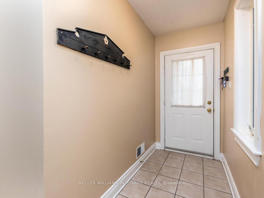 Photo 2 of 72 Castle Glen Crescent, Ottawa, Kanata - Glencairn/Hazeldean — HOMEH