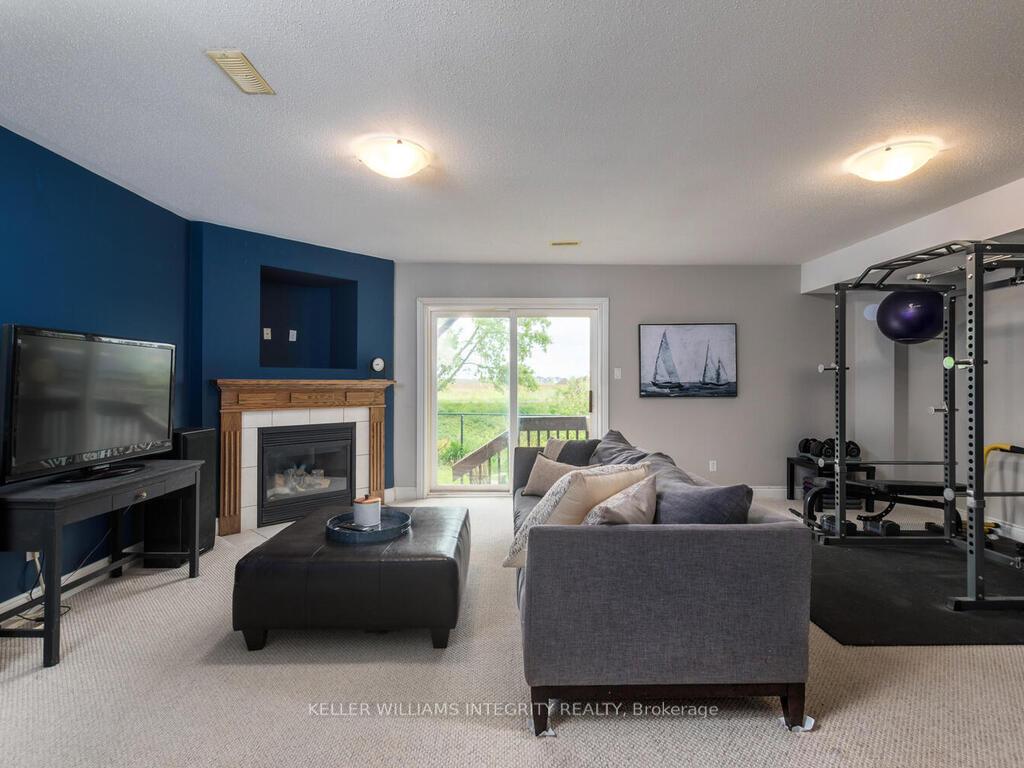 Photo 3 of 72 Castle Glen Crescent, Ottawa, Kanata - Glencairn/Hazeldean — HOMEH