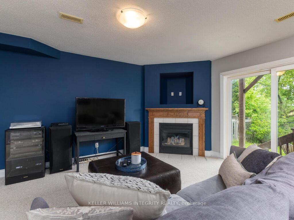 Photo 4 of 72 Castle Glen Crescent, Ottawa, Kanata - Glencairn/Hazeldean — HOMEH
