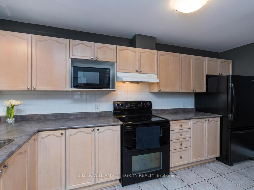 Photo 14 of 72 Castle Glen Crescent, Ottawa, Kanata - Glencairn/Hazeldean — HOMEH