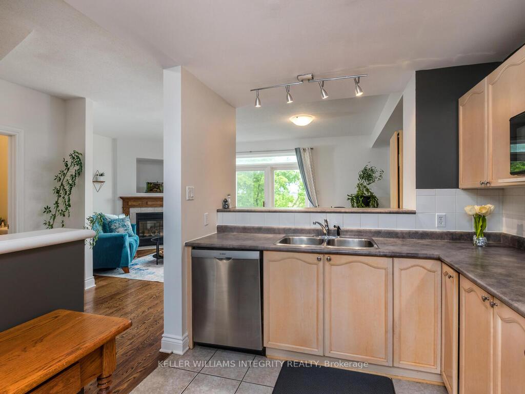 Photo 15 of 72 Castle Glen Crescent, Ottawa, Kanata - Glencairn/Hazeldean — HOMEH