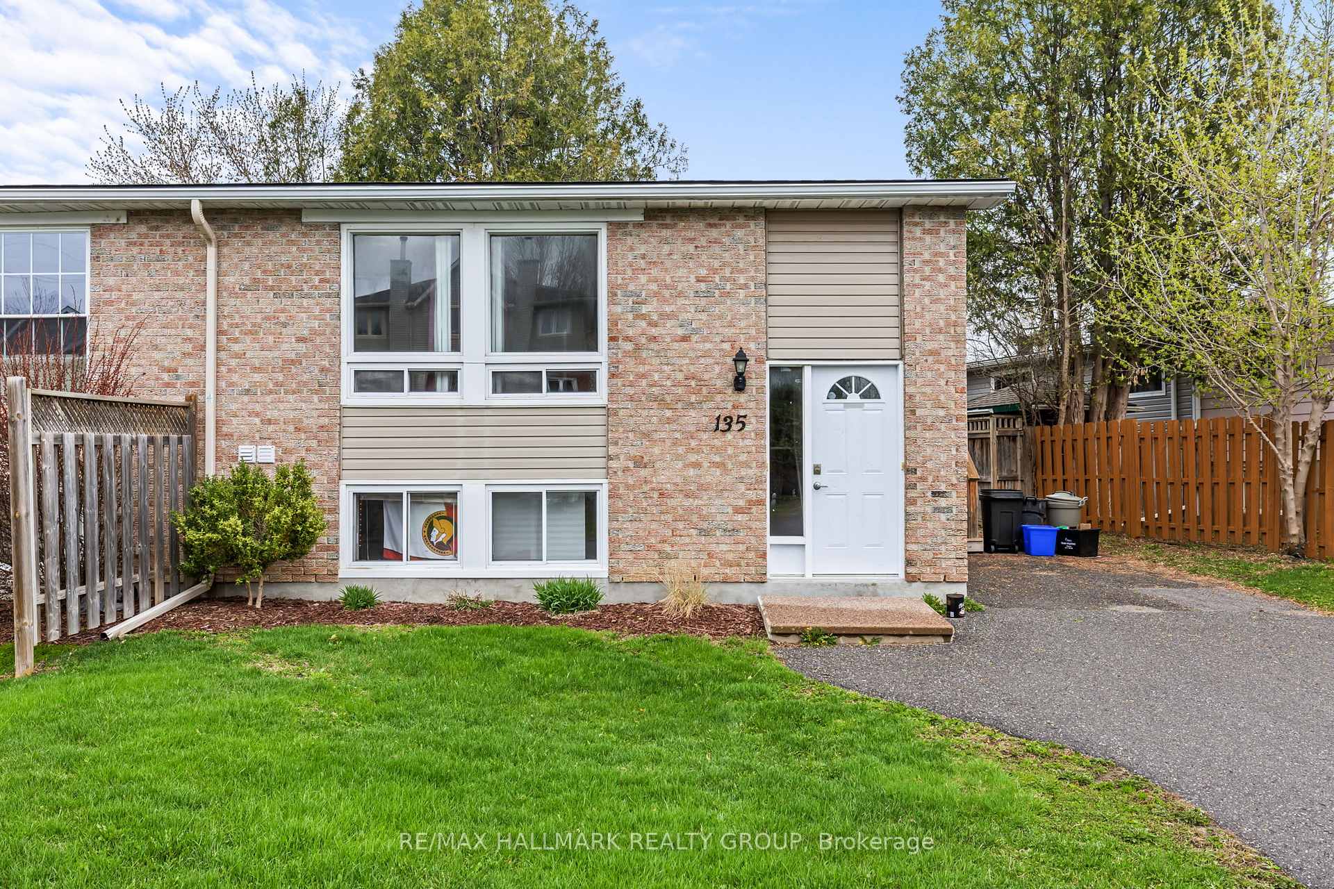 Photo 1 of 135 Glamorgan Drive, Ottawa, Kanata - Glencairn/Hazeldean — HOMEH
