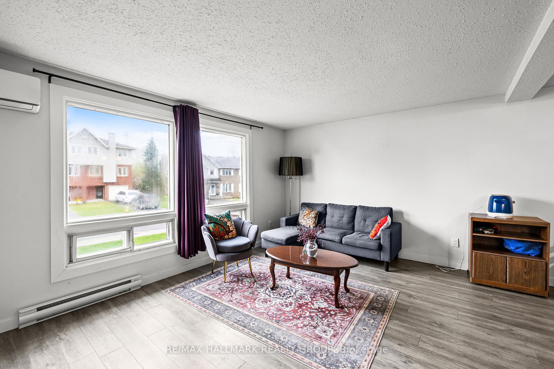 Photo 3 of 135 Glamorgan Drive, Ottawa, Kanata - Glencairn/Hazeldean — HOMEH