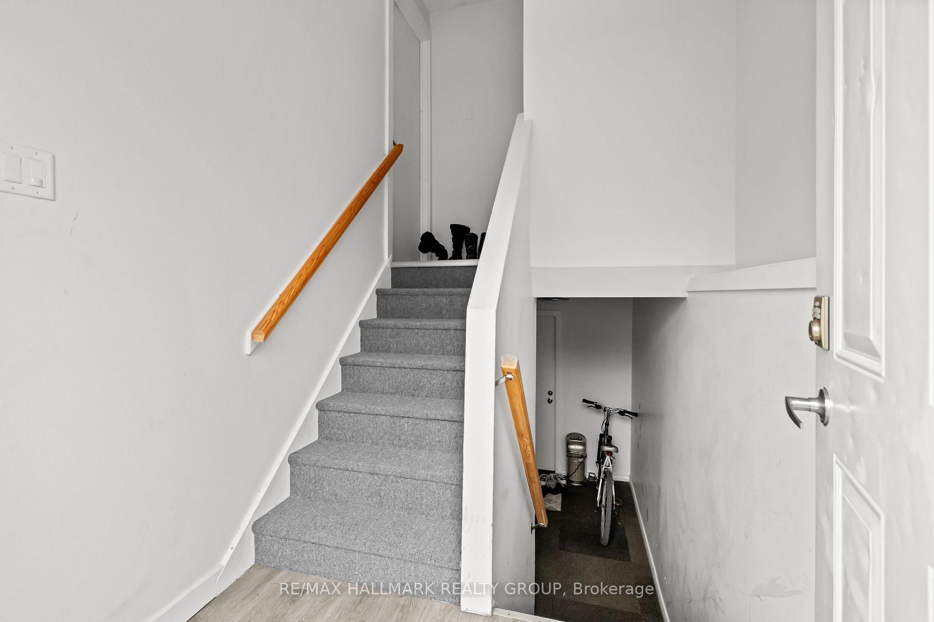 Photo 4 of 135 Glamorgan Drive, Ottawa, Kanata - Glencairn/Hazeldean — HOMEH