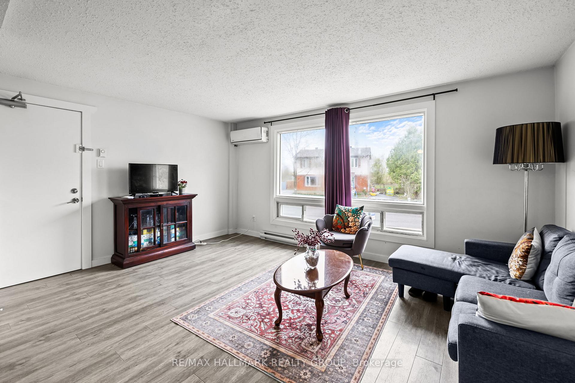 Photo 5 of 135 Glamorgan Drive, Ottawa, Kanata - Glencairn/Hazeldean — HOMEH