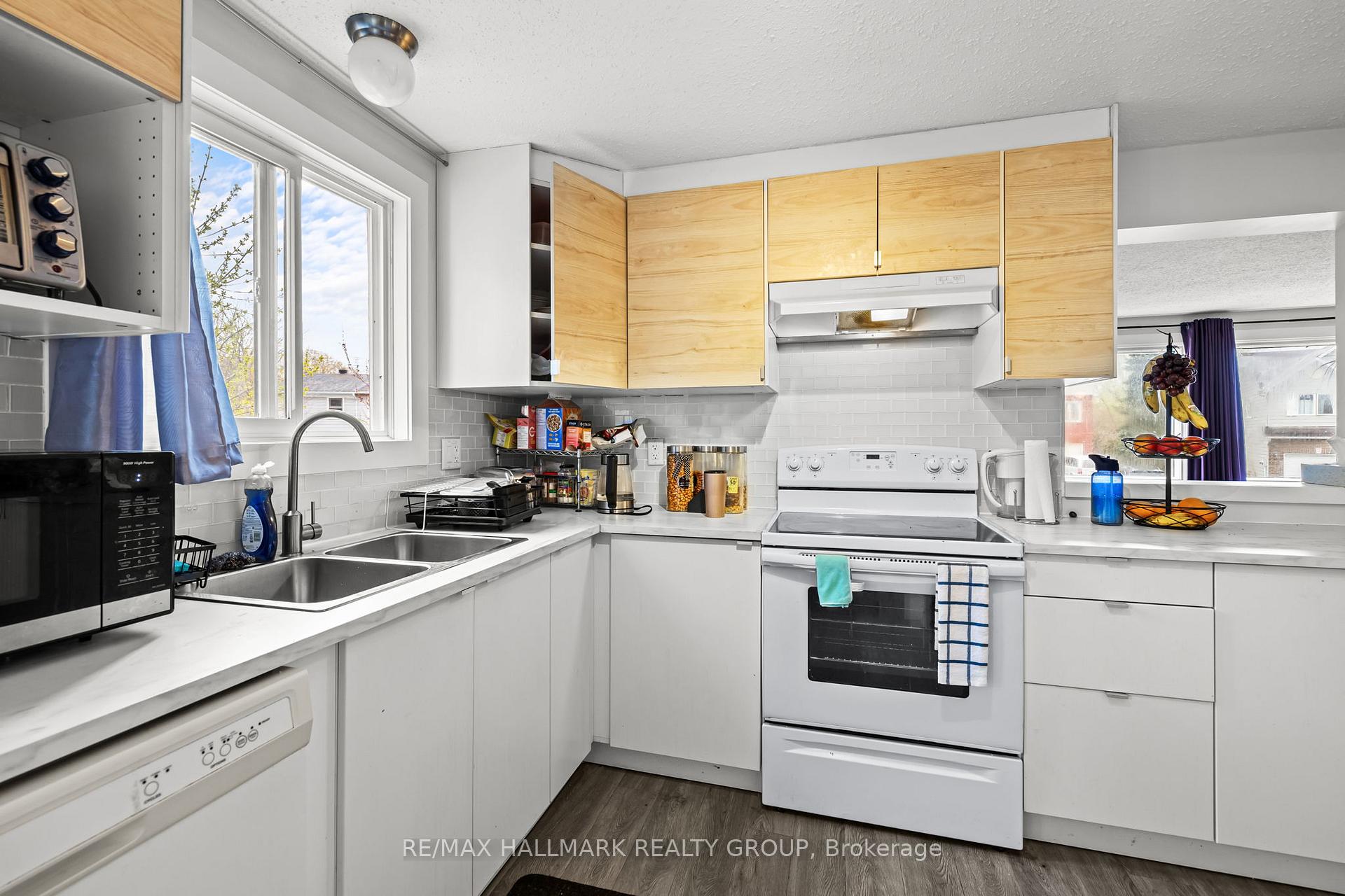 Photo 8 of 135 Glamorgan Drive, Ottawa, Kanata - Glencairn/Hazeldean — HOMEH