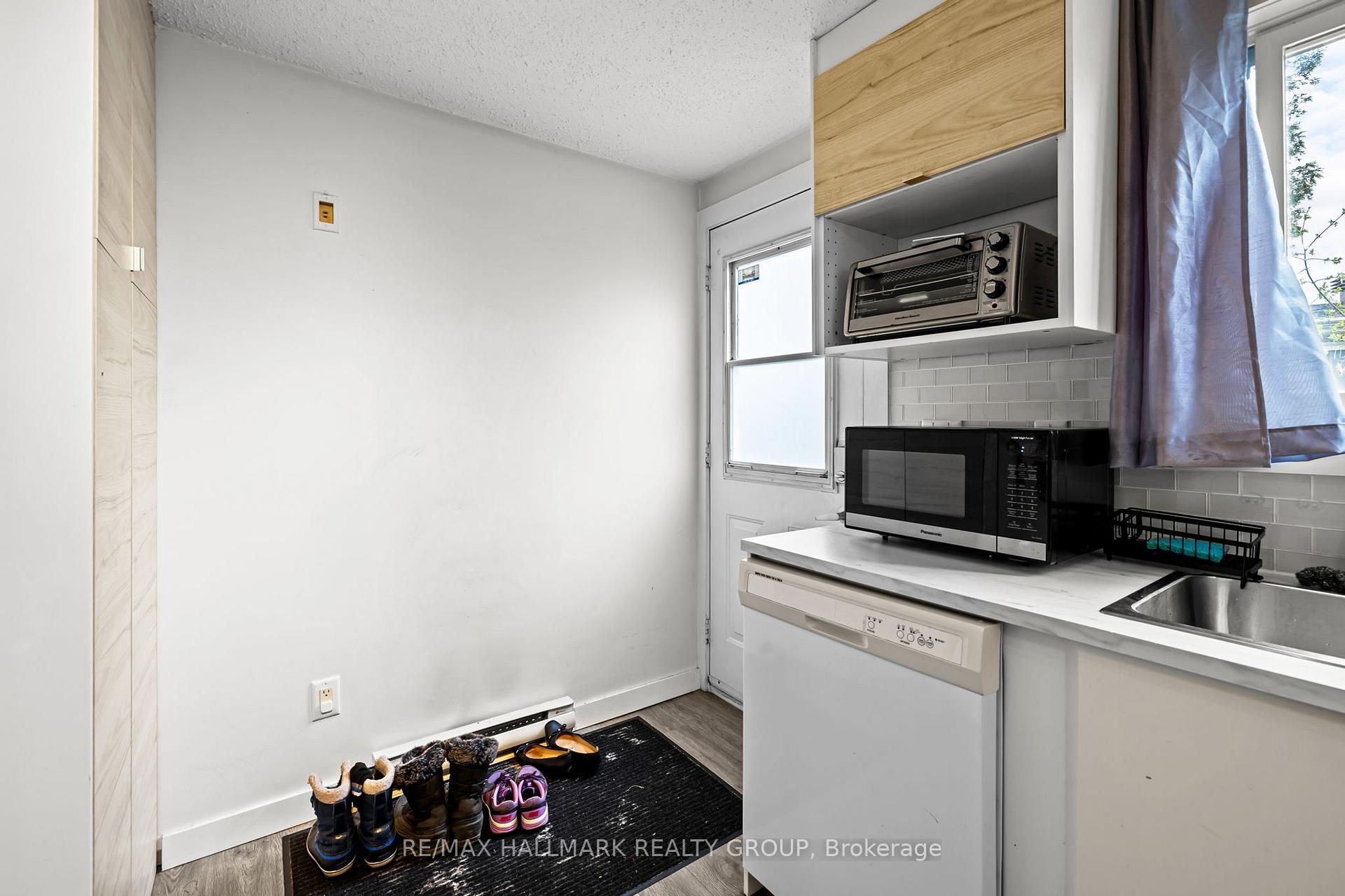 Photo 9 of 135 Glamorgan Drive, Ottawa, Kanata - Glencairn/Hazeldean — HOMEH
