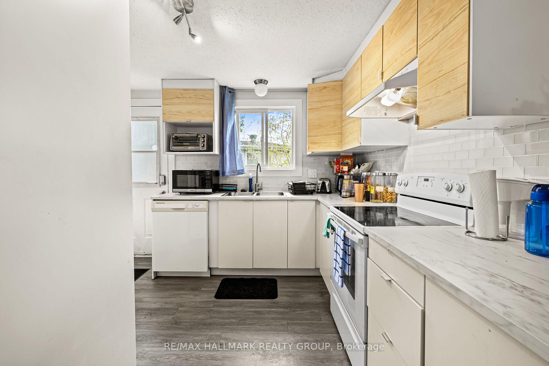Photo 11 of 135 Glamorgan Drive, Ottawa, Kanata - Glencairn/Hazeldean — HOMEH