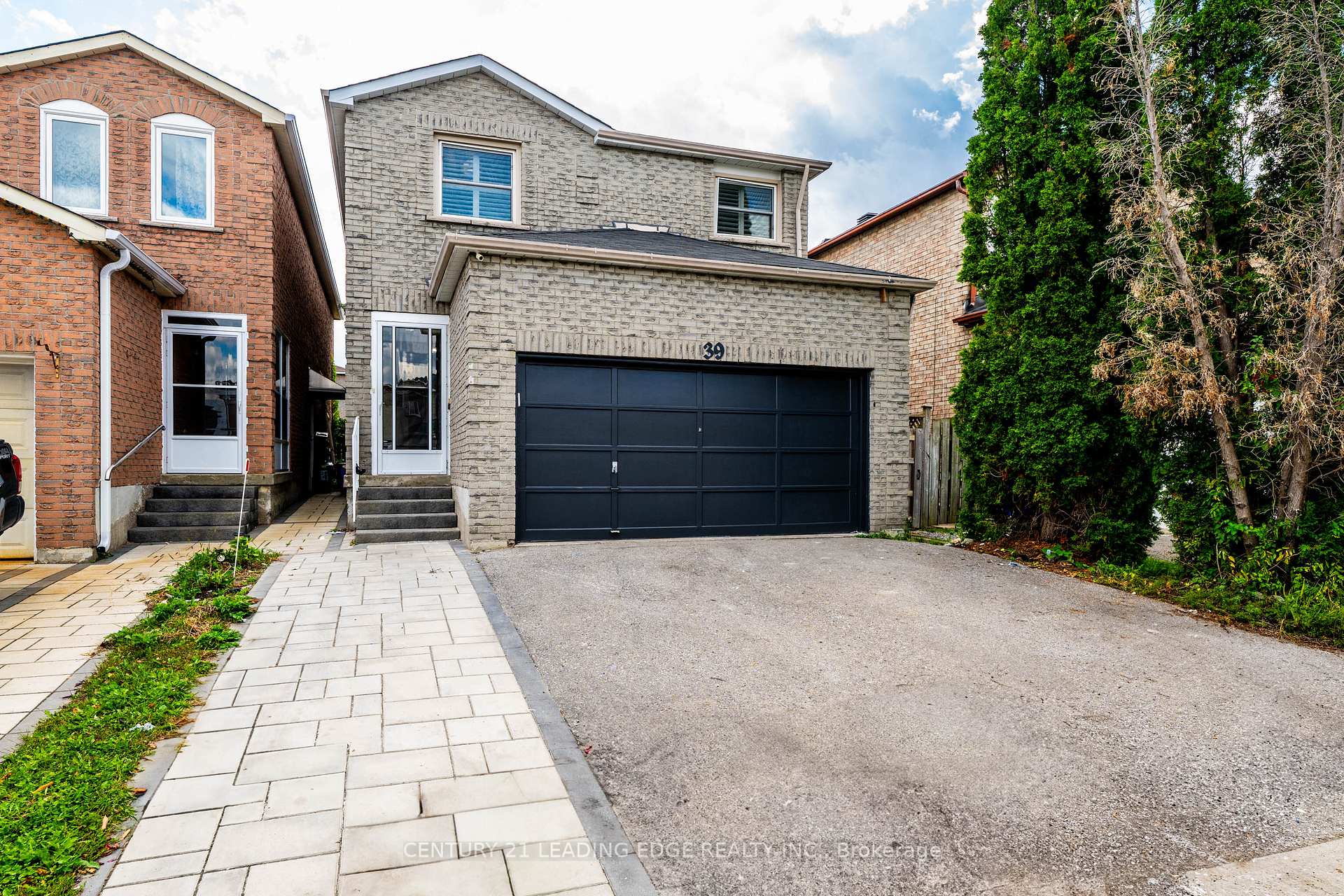 Photo 2 of 39 Lavron Court, Markham, Middlefield — HOMEH
