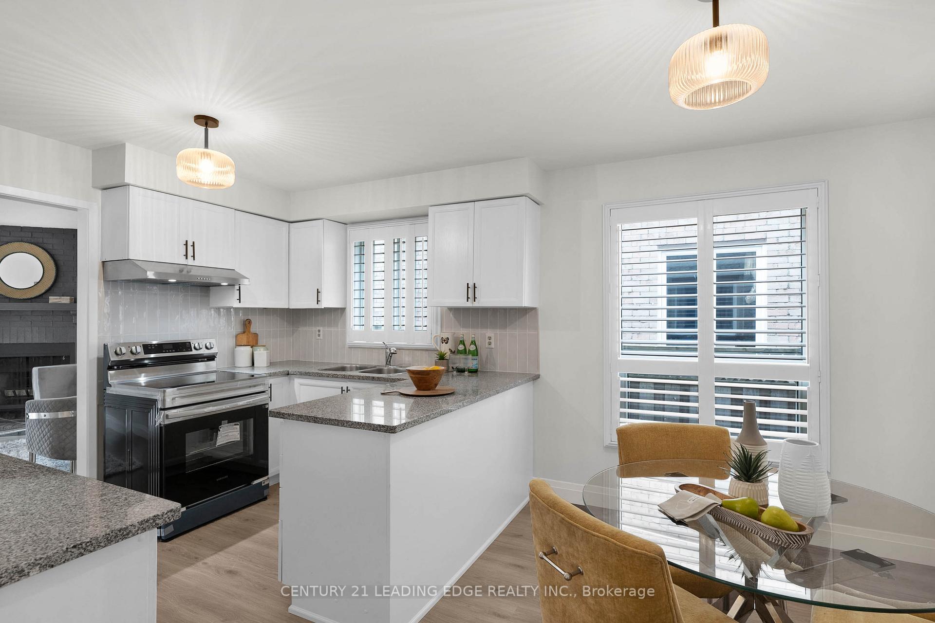 Photo 12 of 39 Lavron Court, Markham, Middlefield — HOMEH