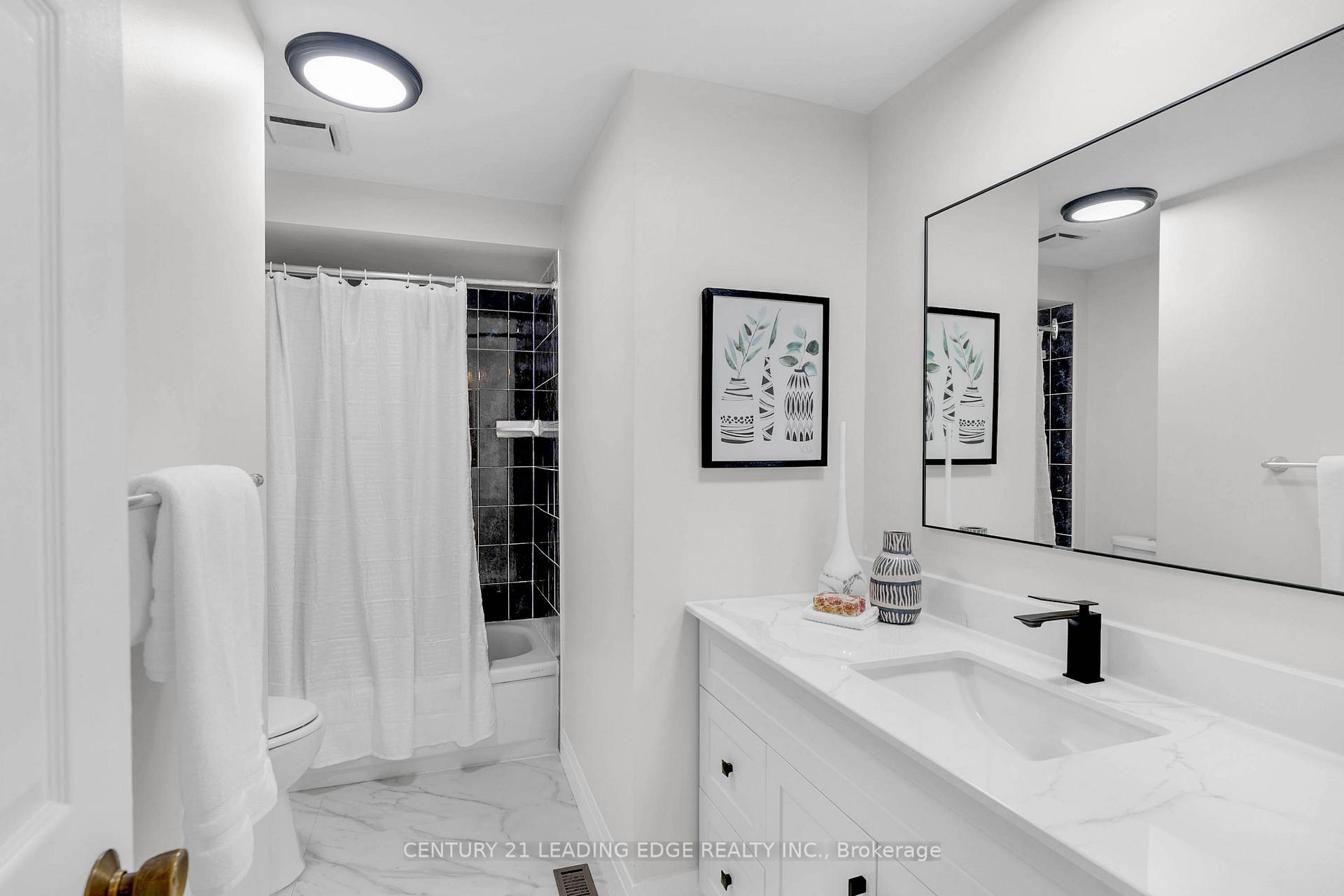 Photo 24 of 39 Lavron Court, Markham, Middlefield — HOMEH