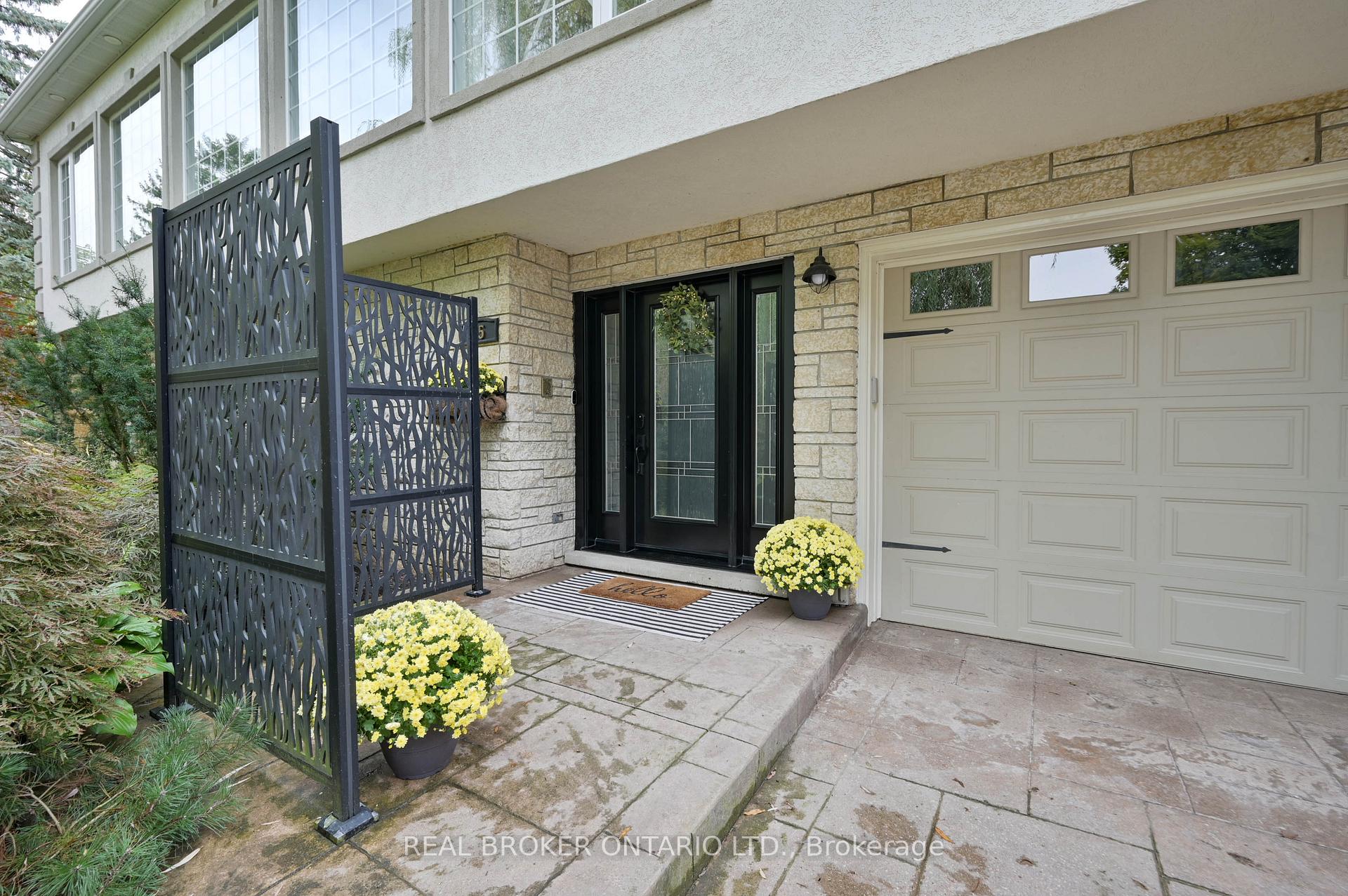 Photo 3 of 15 Grand Hill Drive, Kitchener — HOMEH
