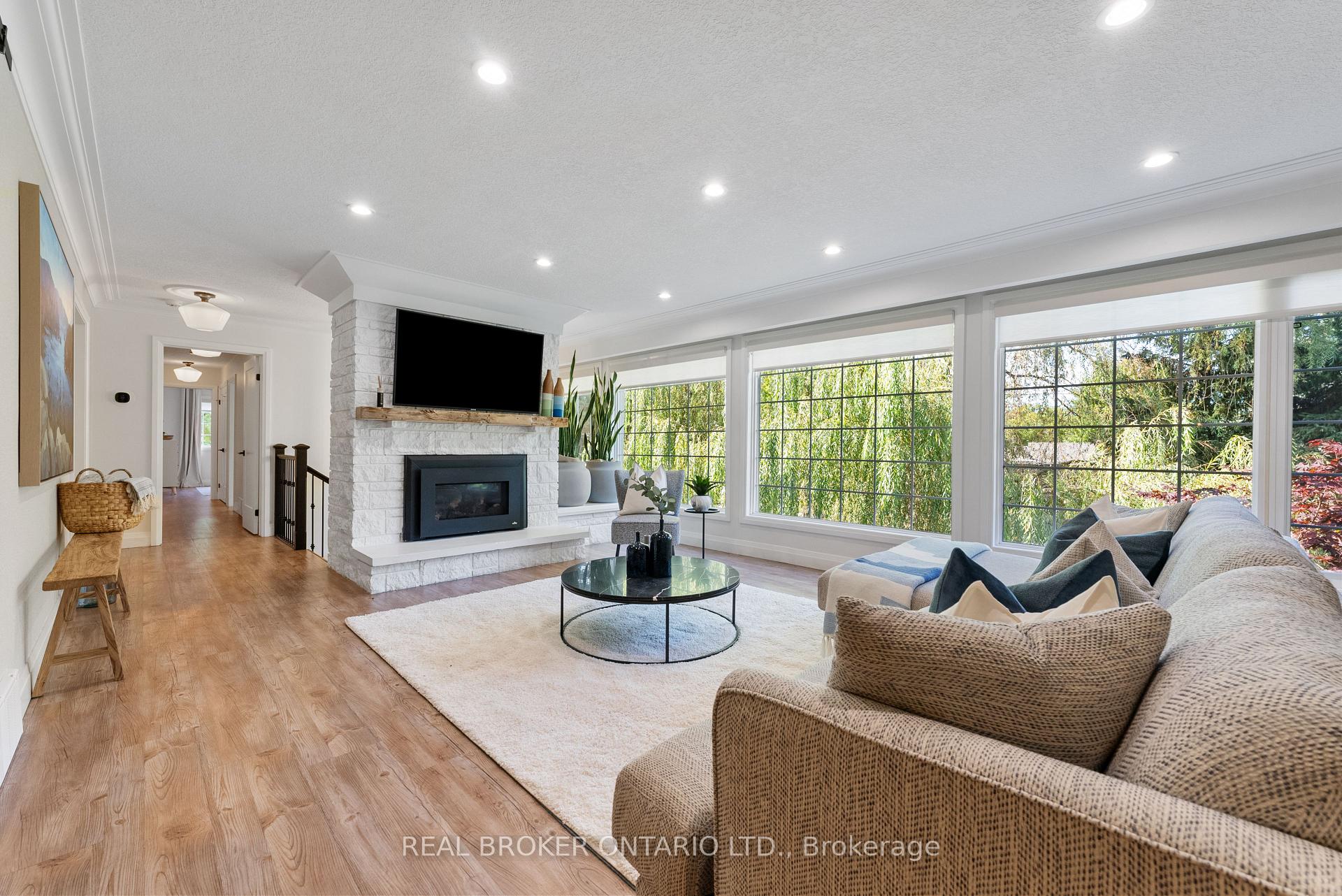 Photo 11 of 15 Grand Hill Drive, Kitchener — HOMEH