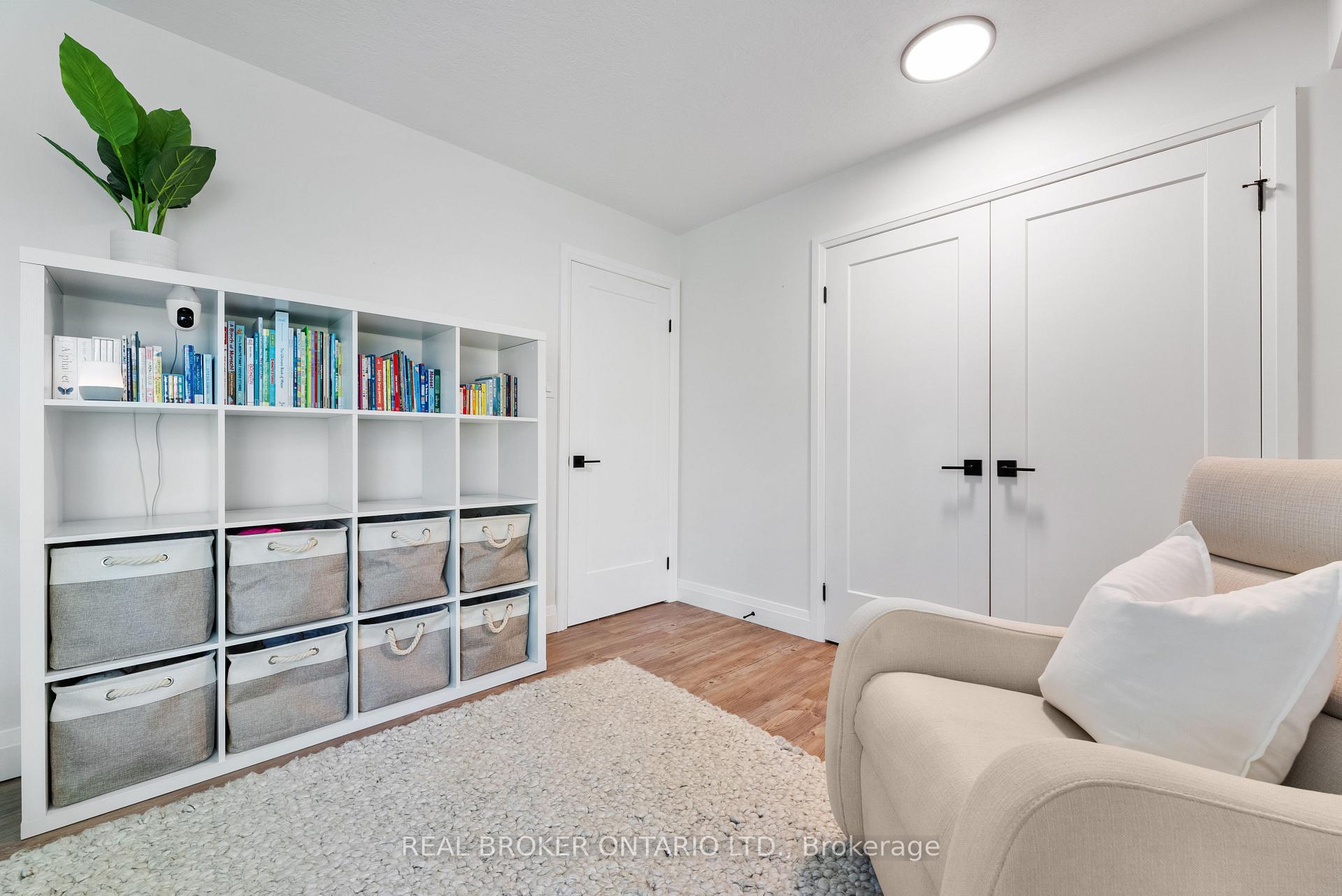 Photo 17 of 15 Grand Hill Drive, Kitchener — HOMEH