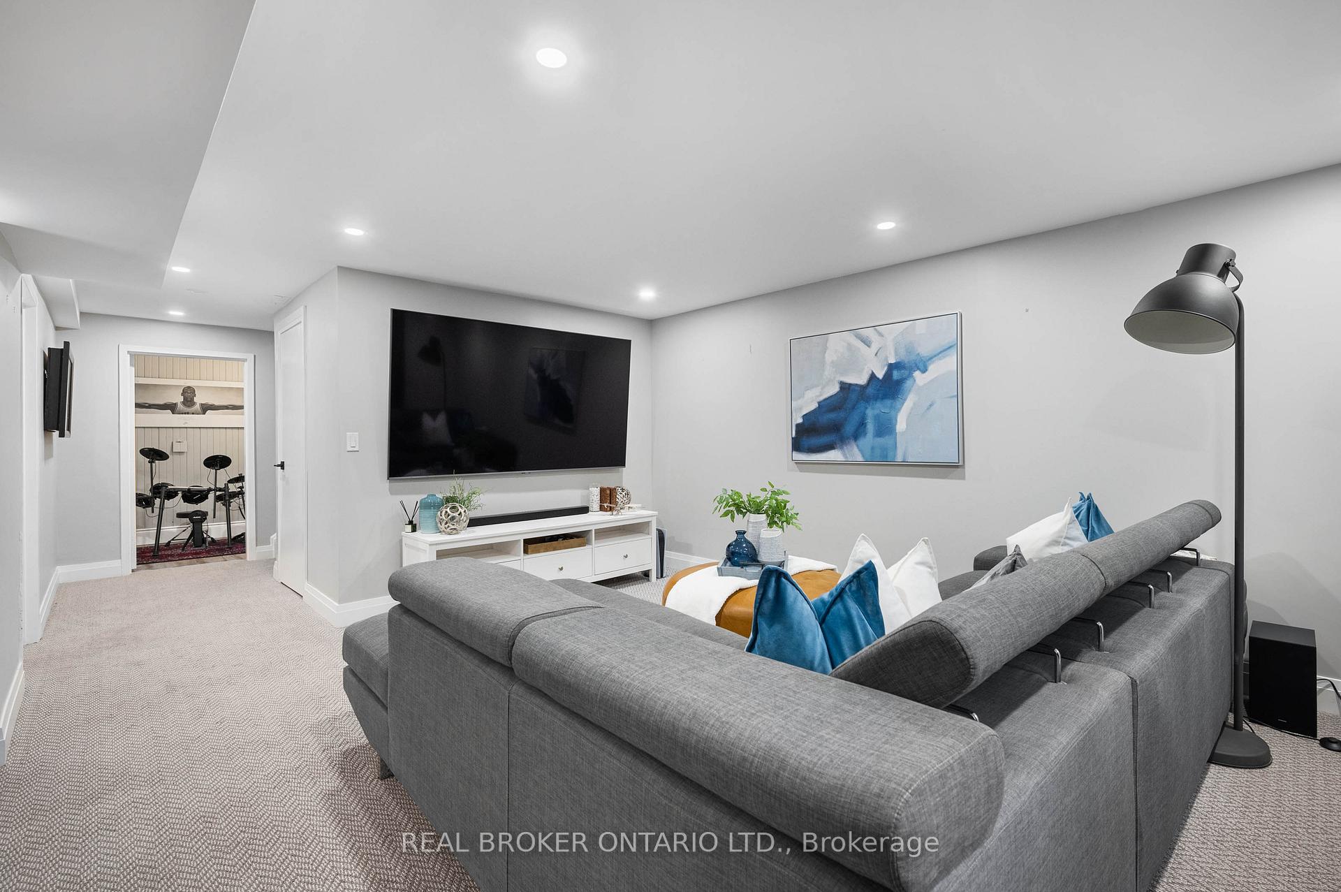 Photo 29 of 15 Grand Hill Drive, Kitchener — HOMEH
