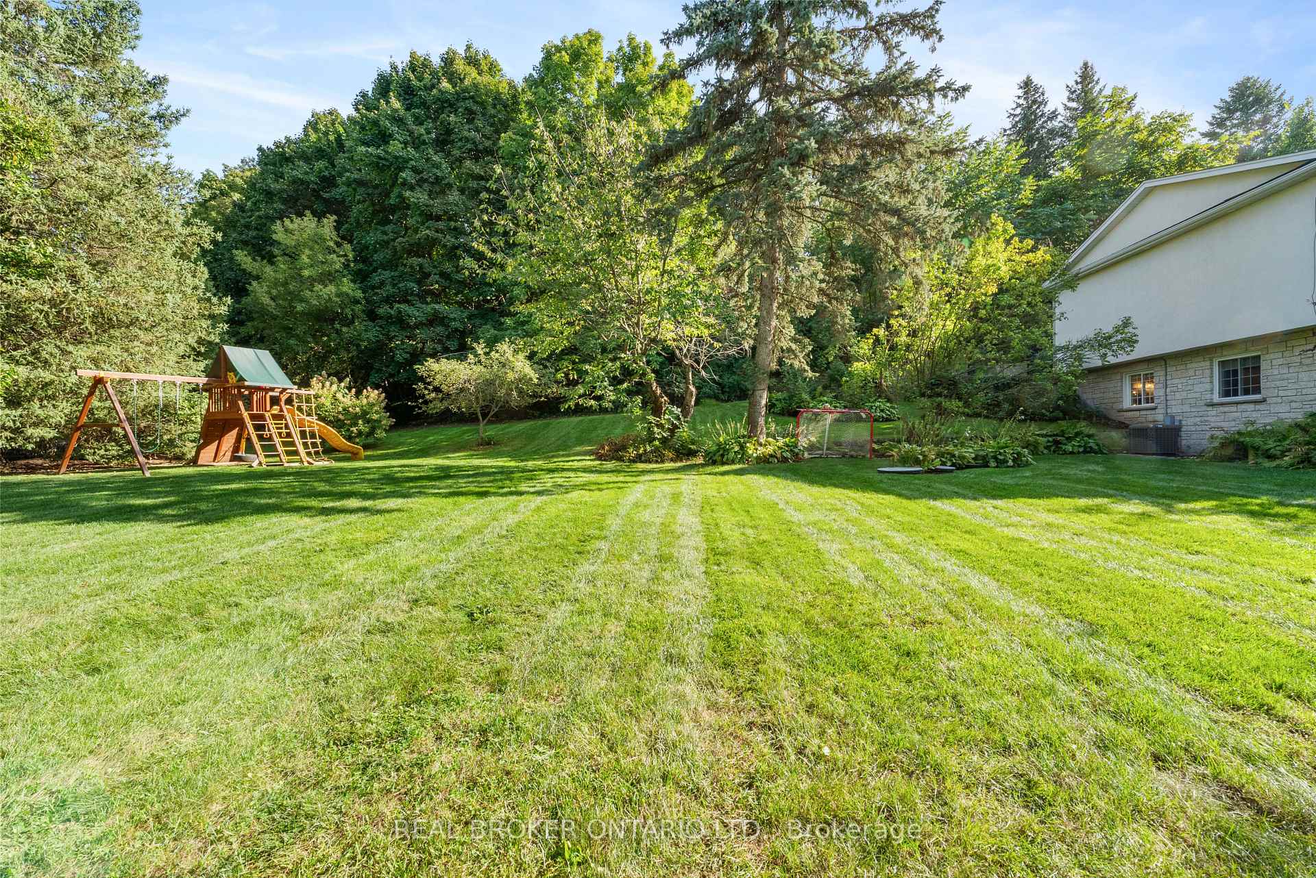 Photo 36 of 15 Grand Hill Drive, Kitchener — HOMEH