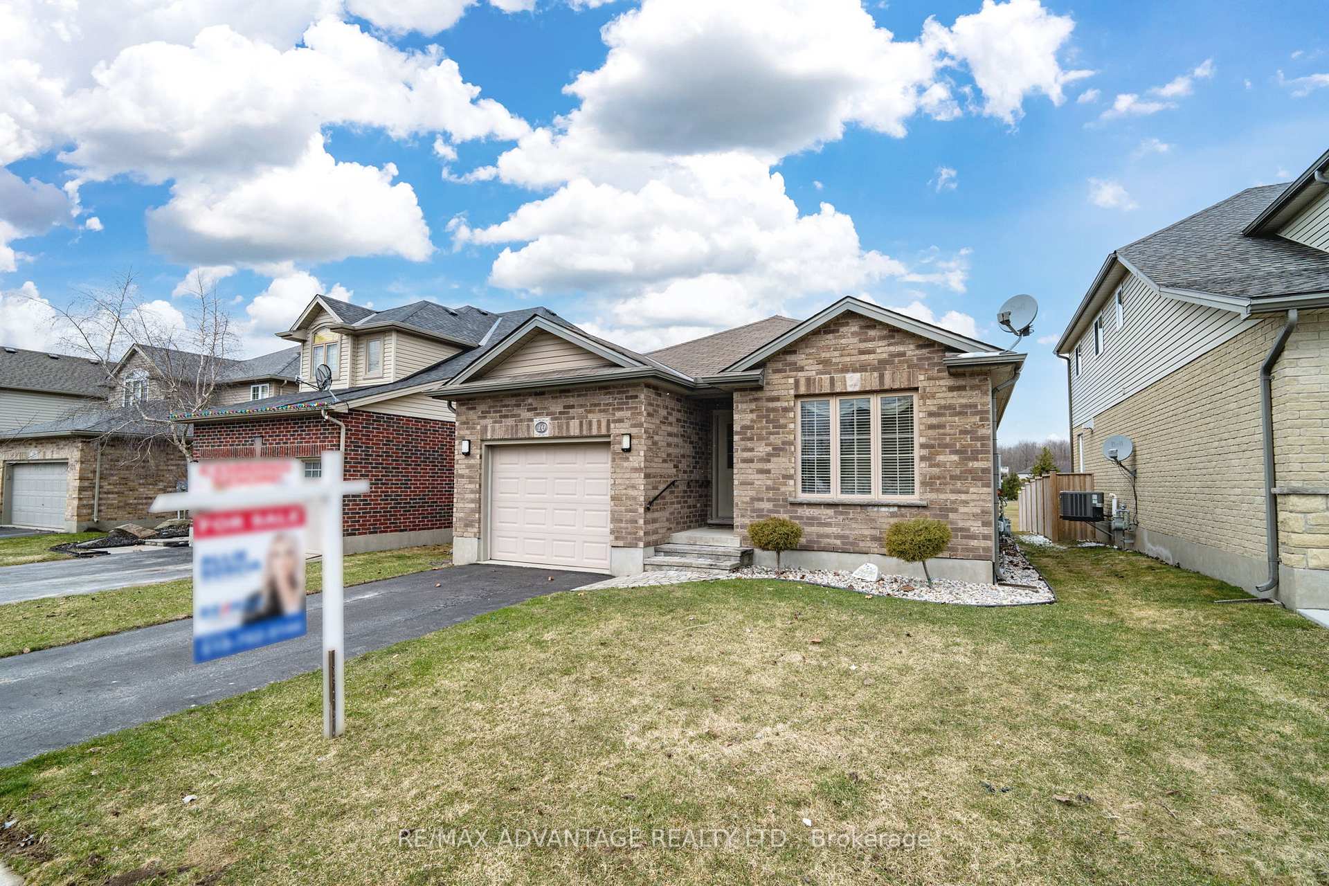 Photo 1 of 10 Stonefield Gate, Middlesex Centre, Ilderton — HOMEH