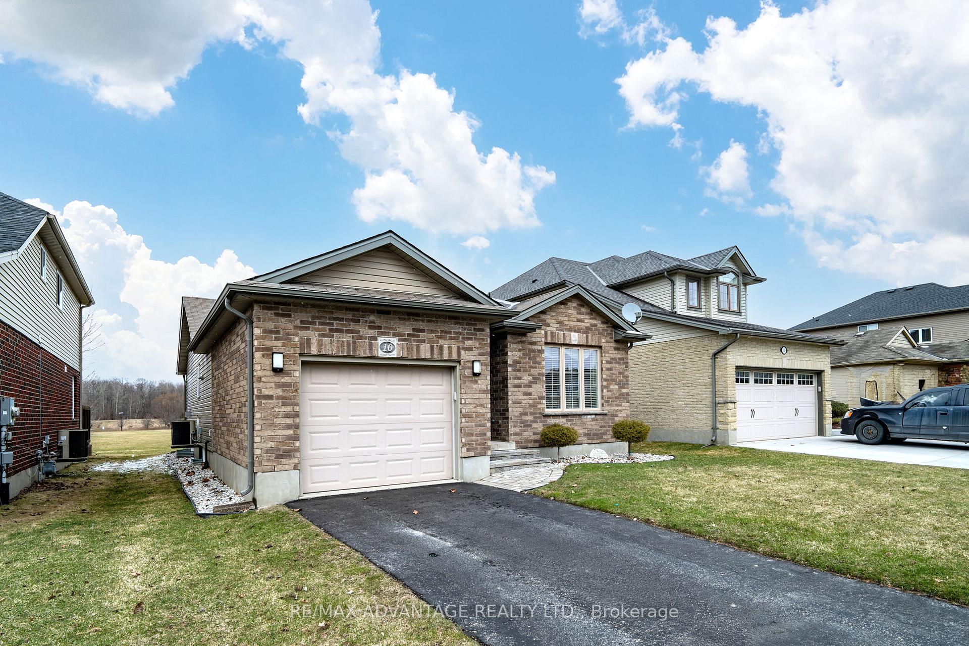 Photo 2 of 10 Stonefield Gate, Middlesex Centre, Ilderton — HOMEH