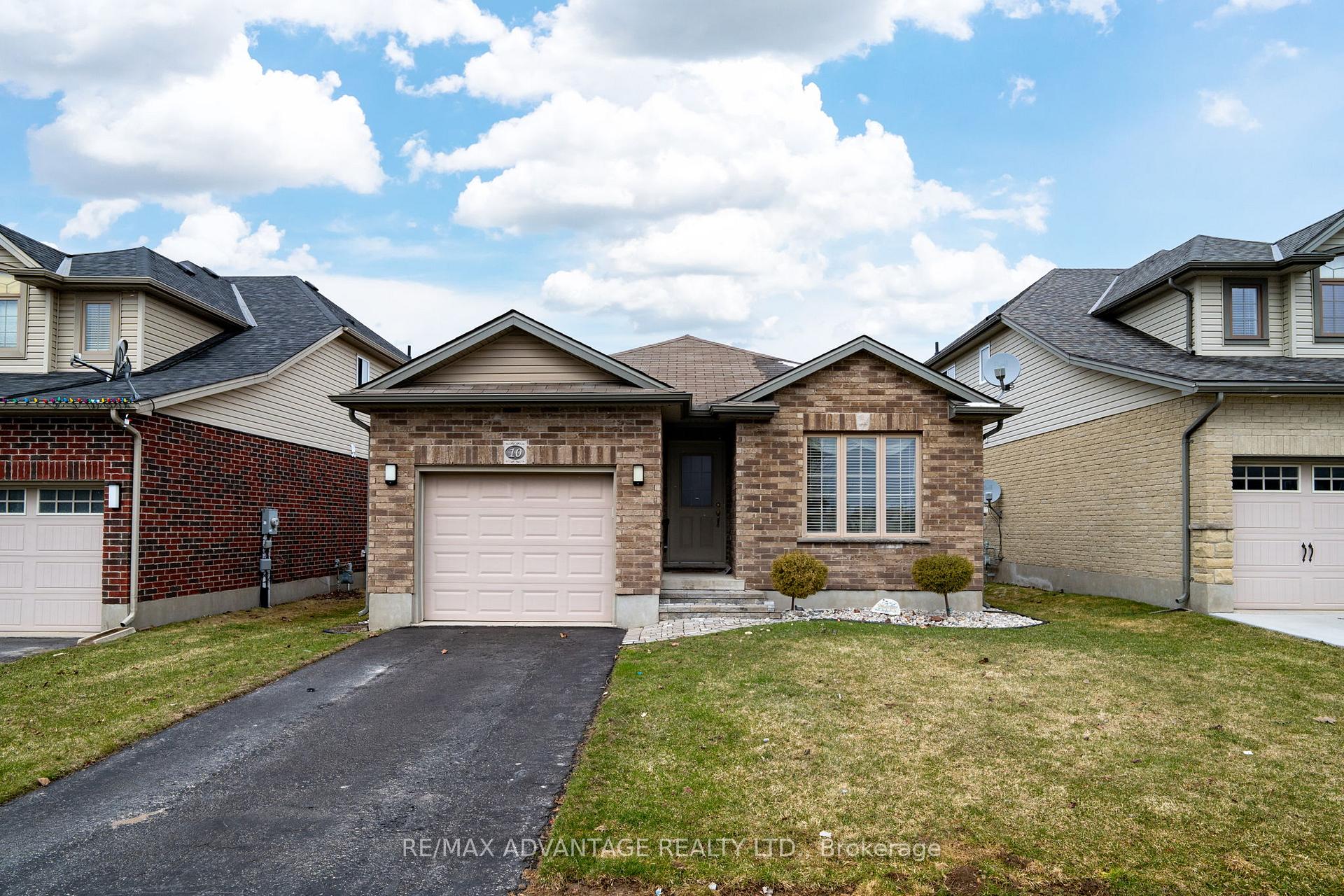 Photo 3 of 10 Stonefield Gate, Middlesex Centre, Ilderton — HOMEH