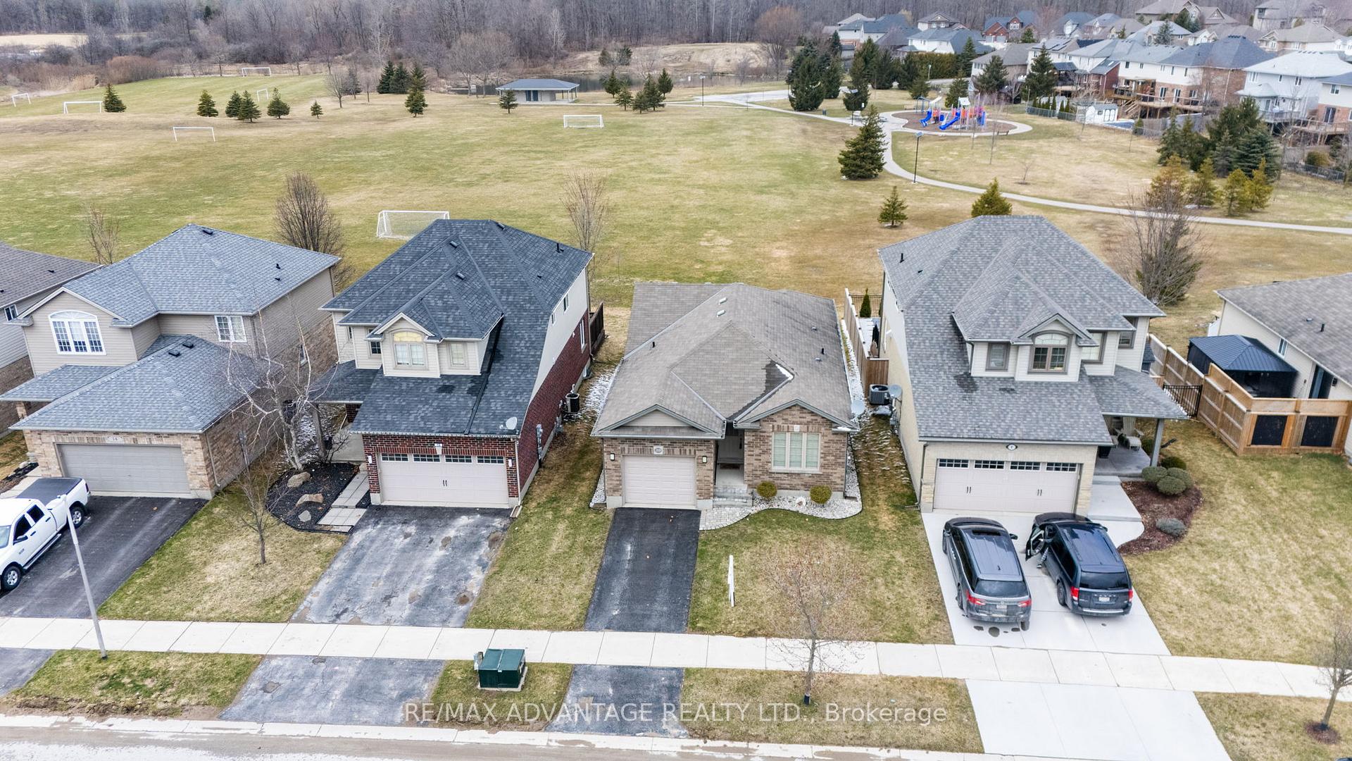 Photo 4 of 10 Stonefield Gate, Middlesex Centre, Ilderton — HOMEH