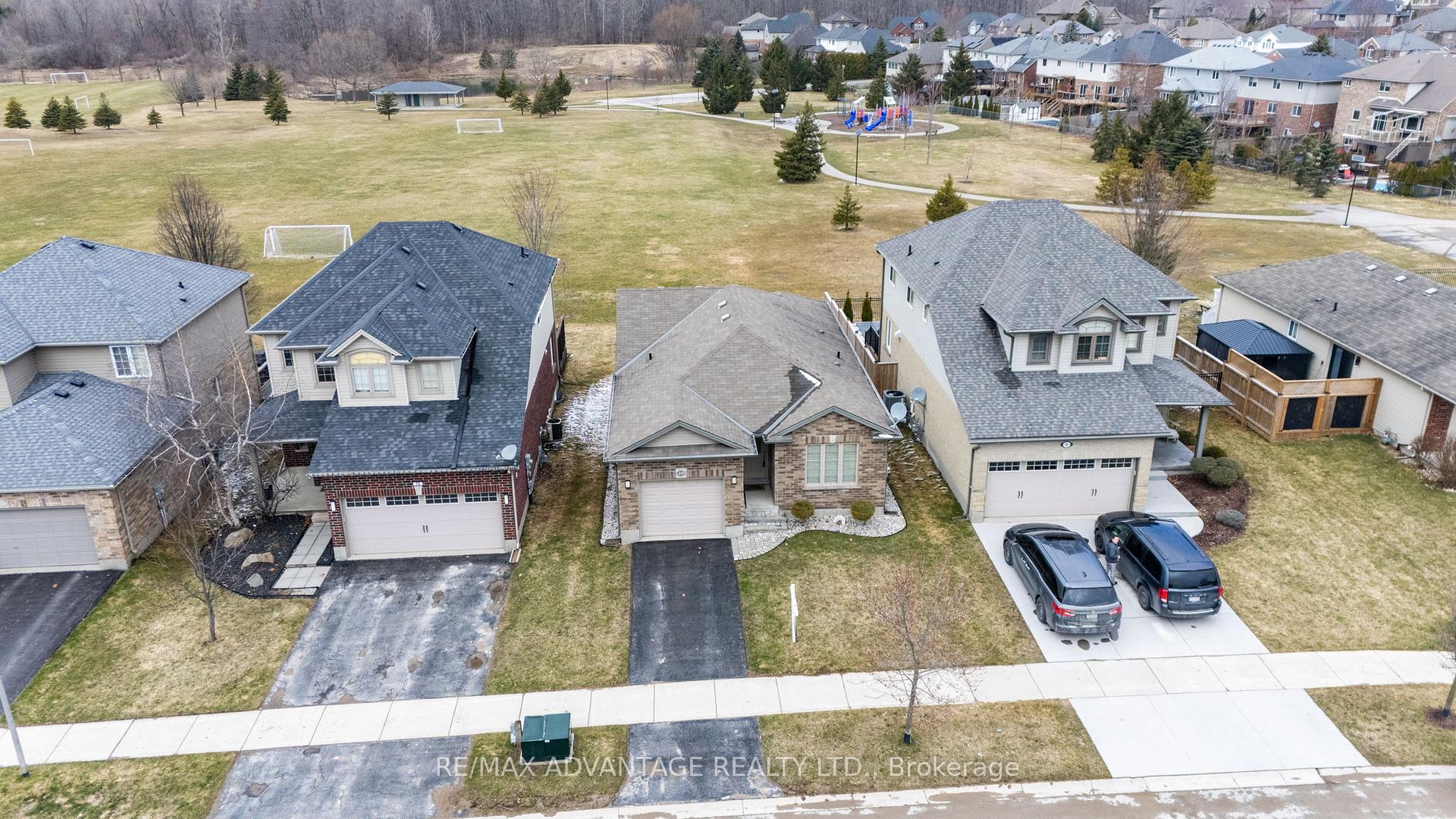Photo 5 of 10 Stonefield Gate, Middlesex Centre, Ilderton — HOMEH