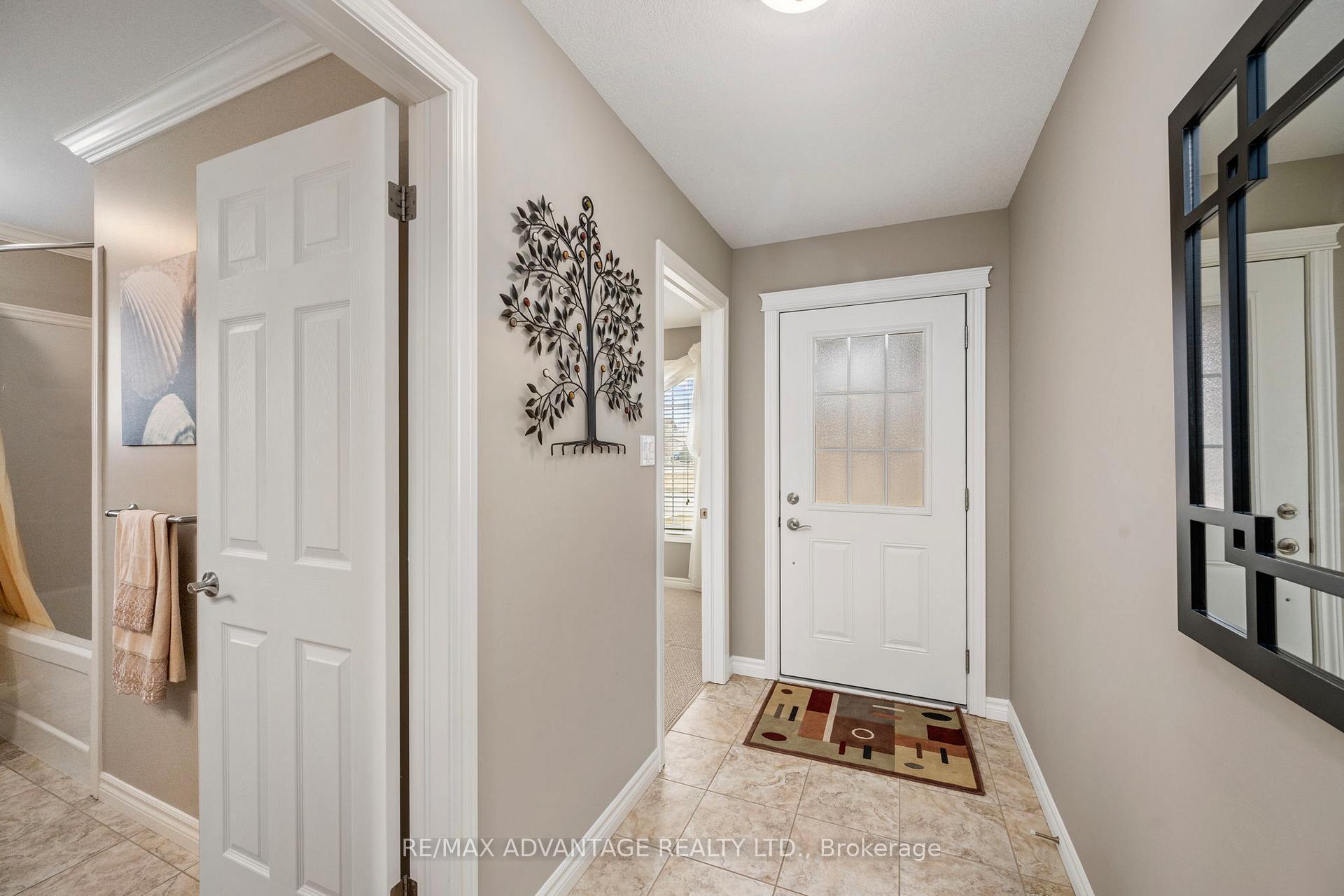 Photo 7 of 10 Stonefield Gate, Middlesex Centre, Ilderton — HOMEH