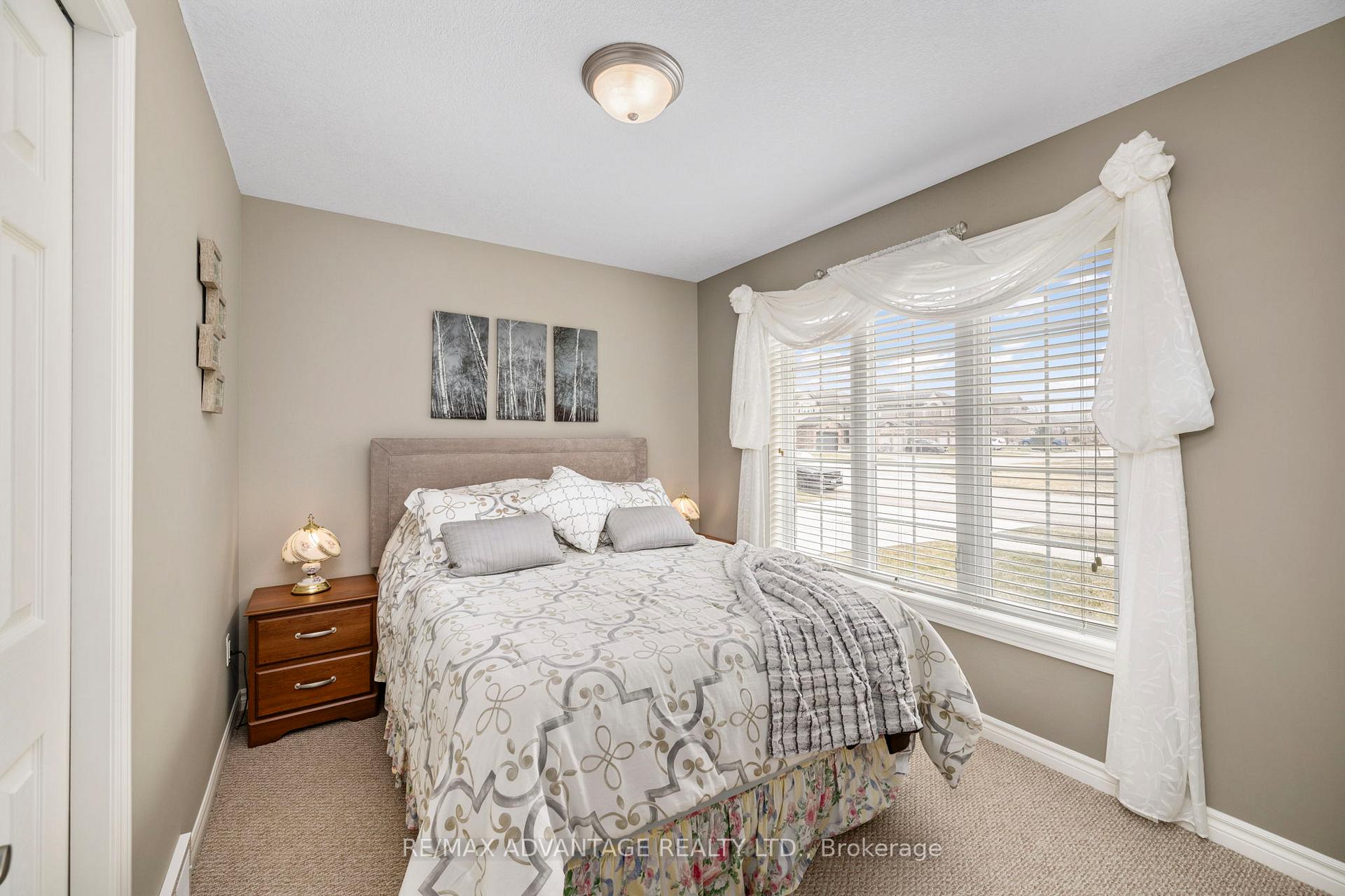 Photo 9 of 10 Stonefield Gate, Middlesex Centre, Ilderton — HOMEH