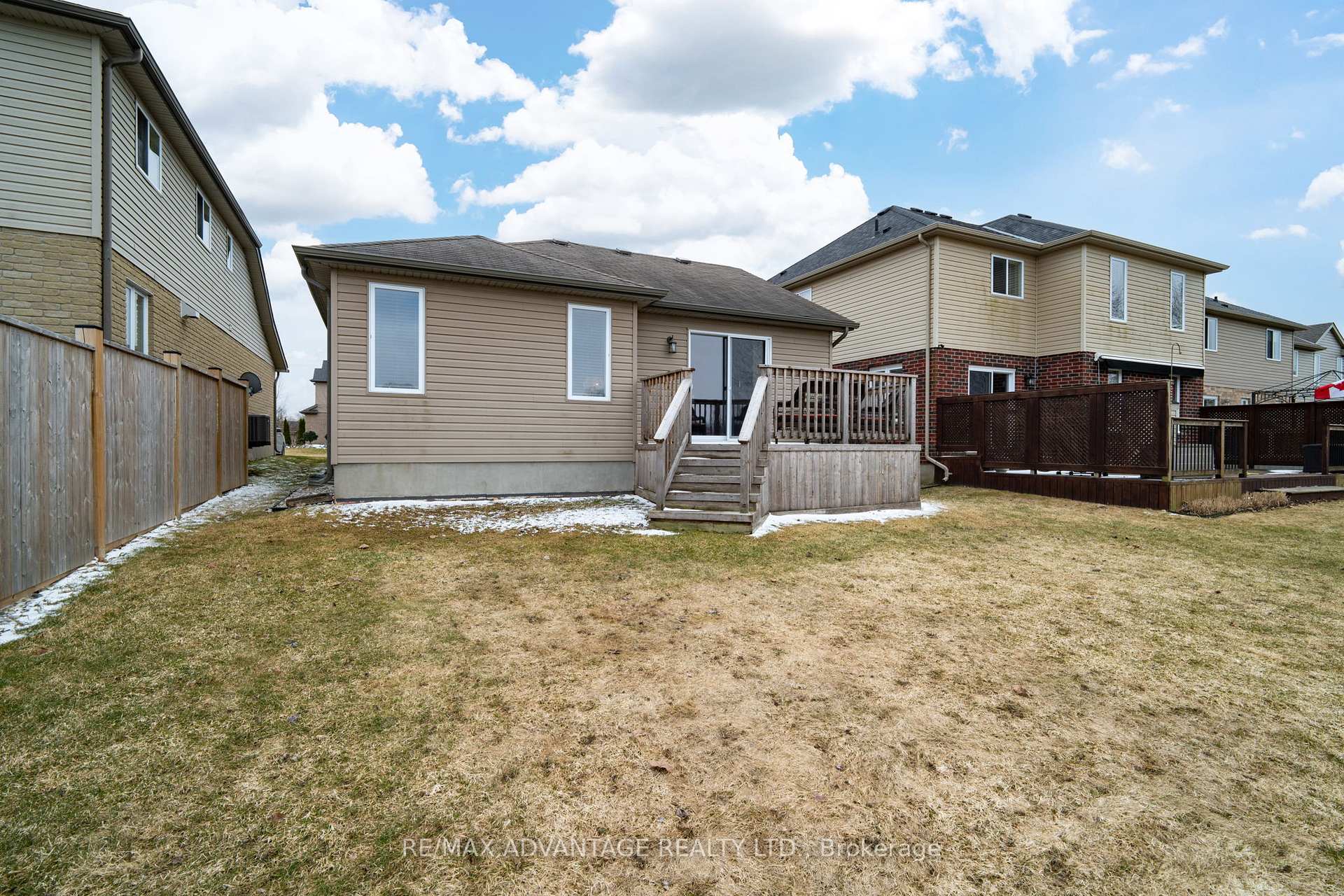 Photo 32 of 10 Stonefield Gate, Middlesex Centre, Ilderton — HOMEH