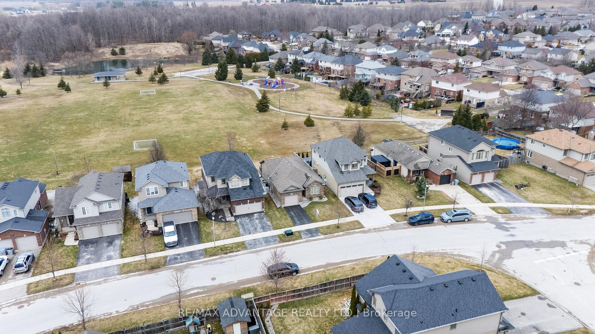 Photo 36 of 10 Stonefield Gate, Middlesex Centre, Ilderton — HOMEH