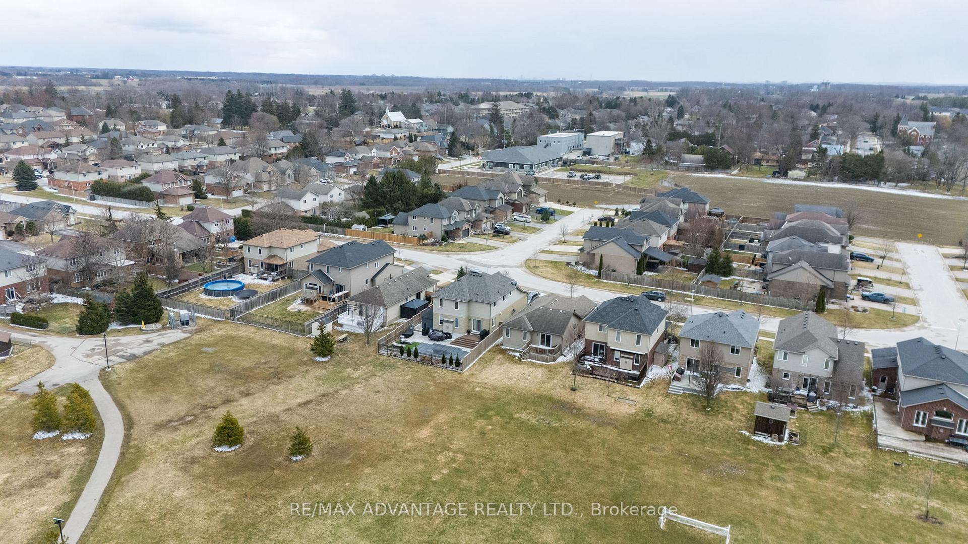 Photo 37 of 10 Stonefield Gate, Middlesex Centre, Ilderton — HOMEH