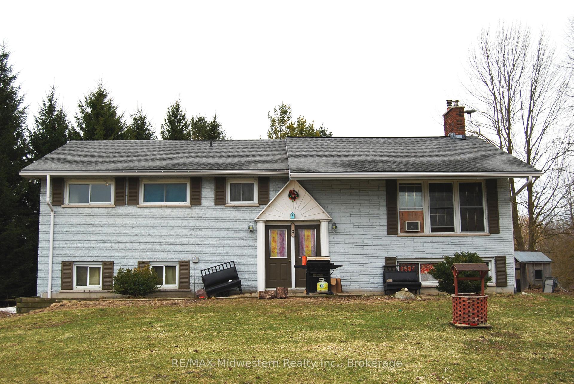 Front of 79 Elora Street N