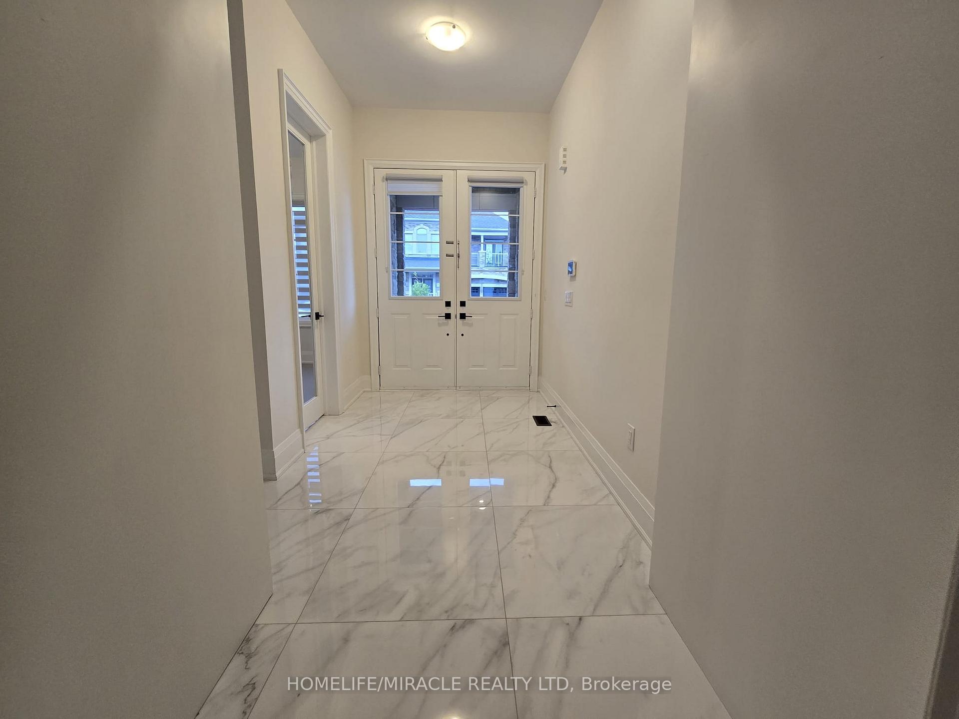 Photo 2 of 18 Cattail Crescent, Hamilton, Waterdown — HOMEH