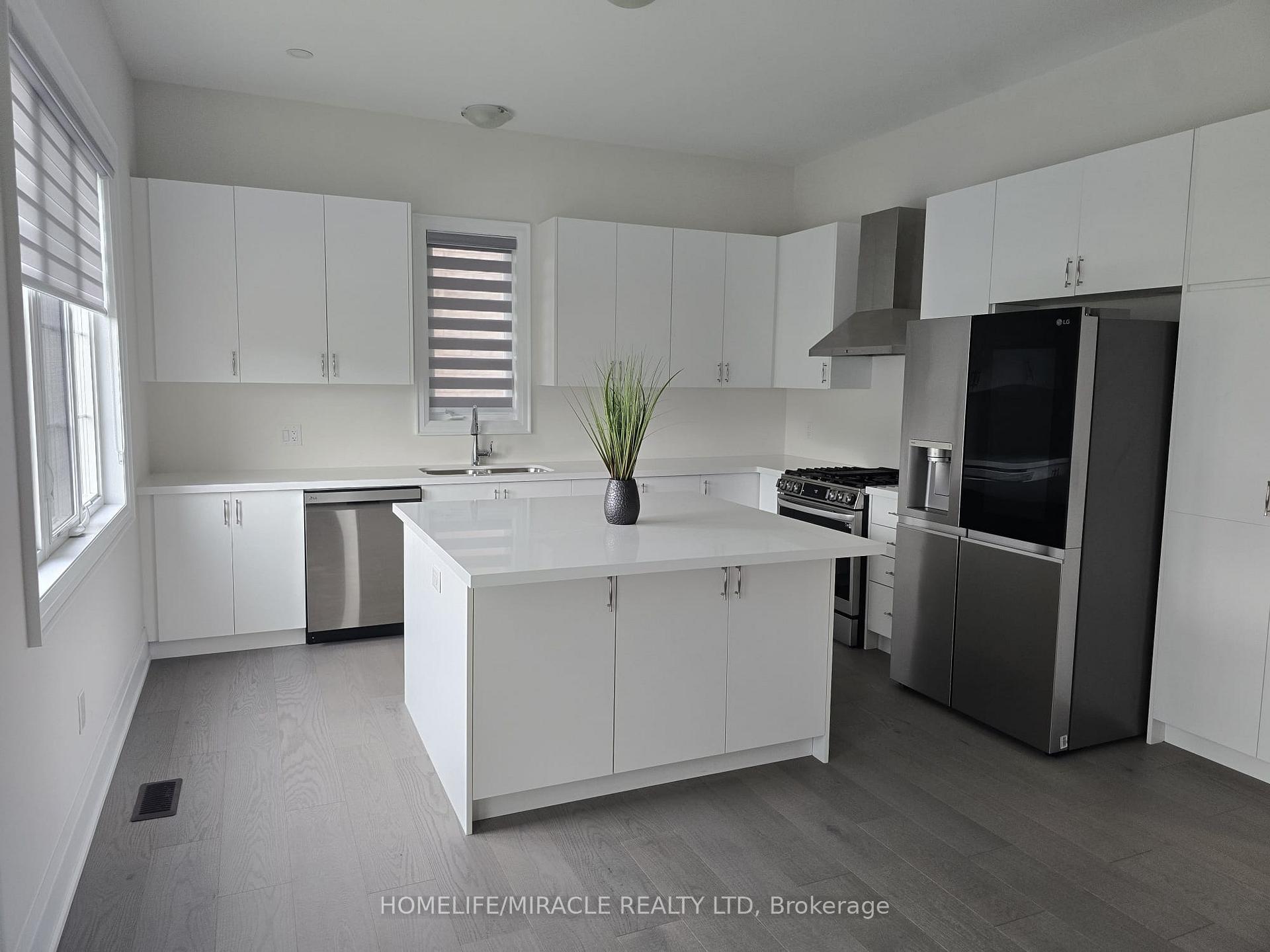 Photo 3 of 18 Cattail Crescent, Hamilton, Waterdown — HOMEH