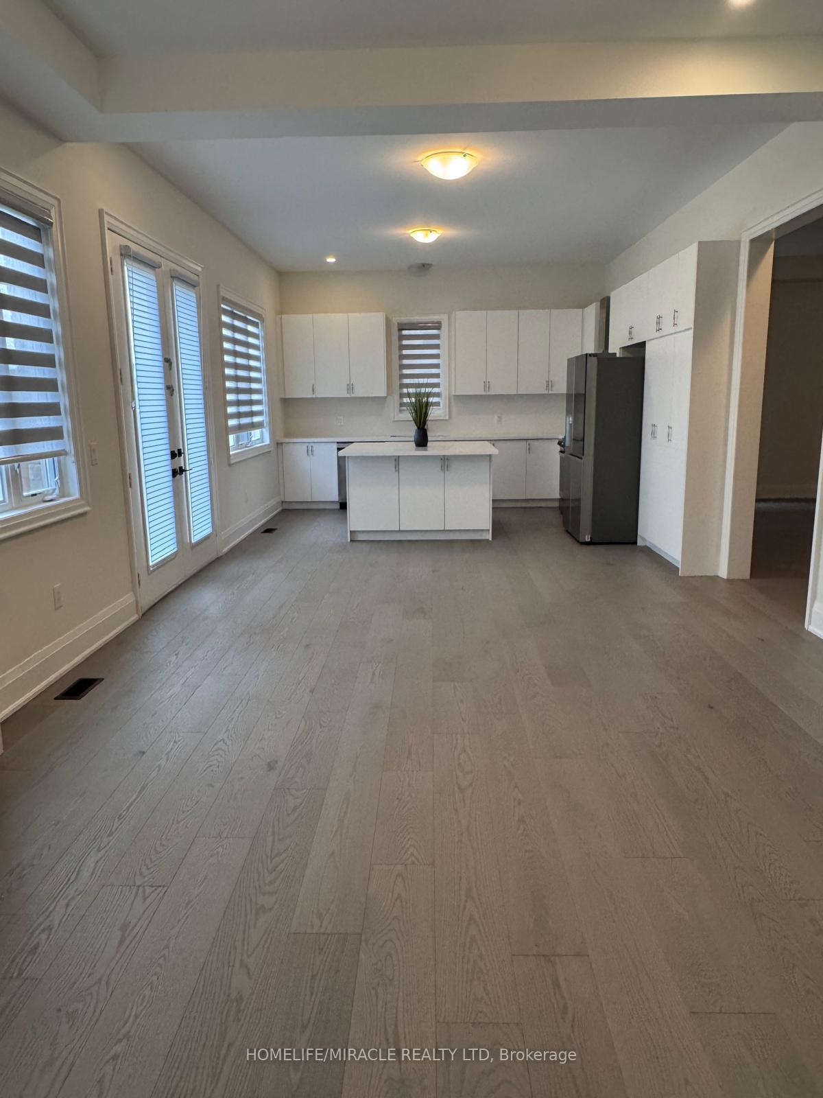 Photo 4 of 18 Cattail Crescent, Hamilton, Waterdown — HOMEH