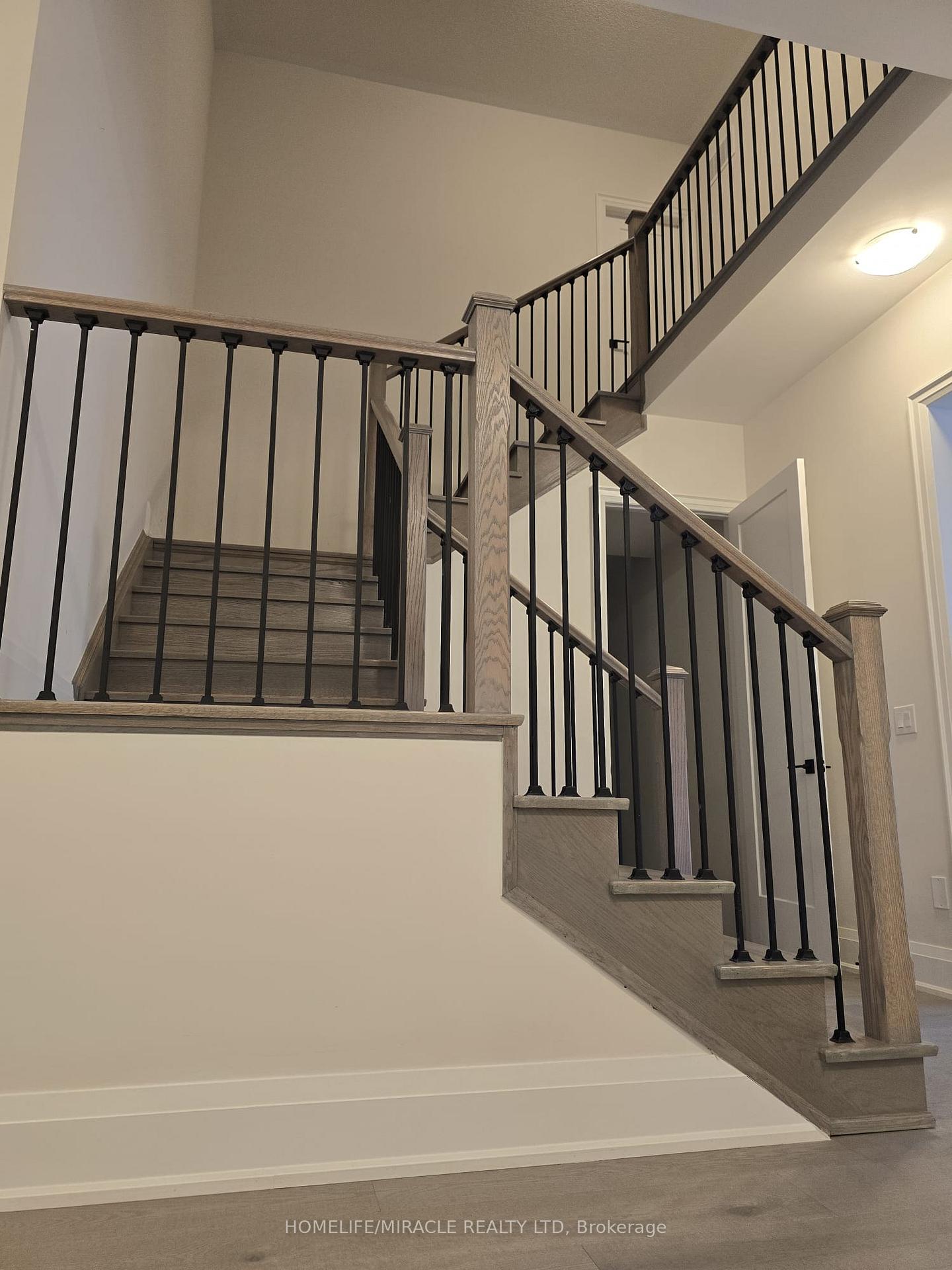 Photo 7 of 18 Cattail Crescent, Hamilton, Waterdown — HOMEH