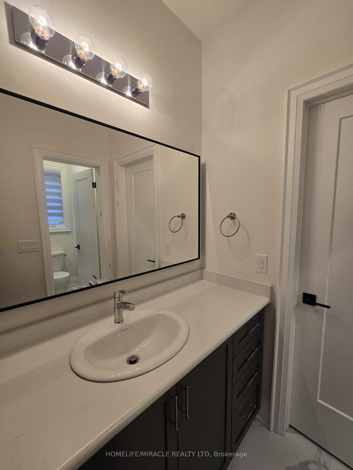 Photo 12 of 18 Cattail Crescent, Hamilton, Waterdown — HOMEH