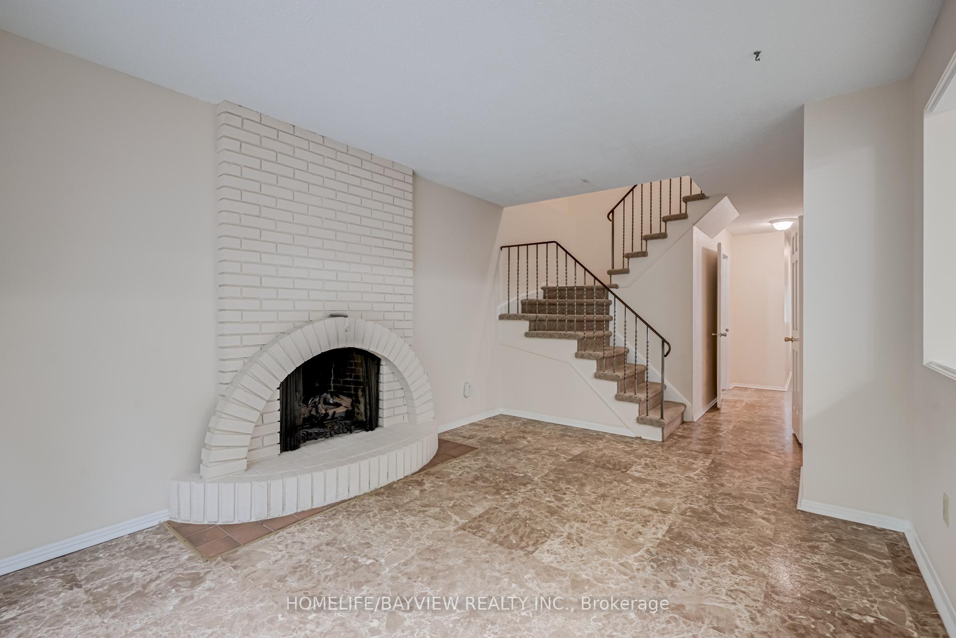 Photo 5 of 39 West Borough Street, Markham, Aileen-Willowbrook — HOMEH