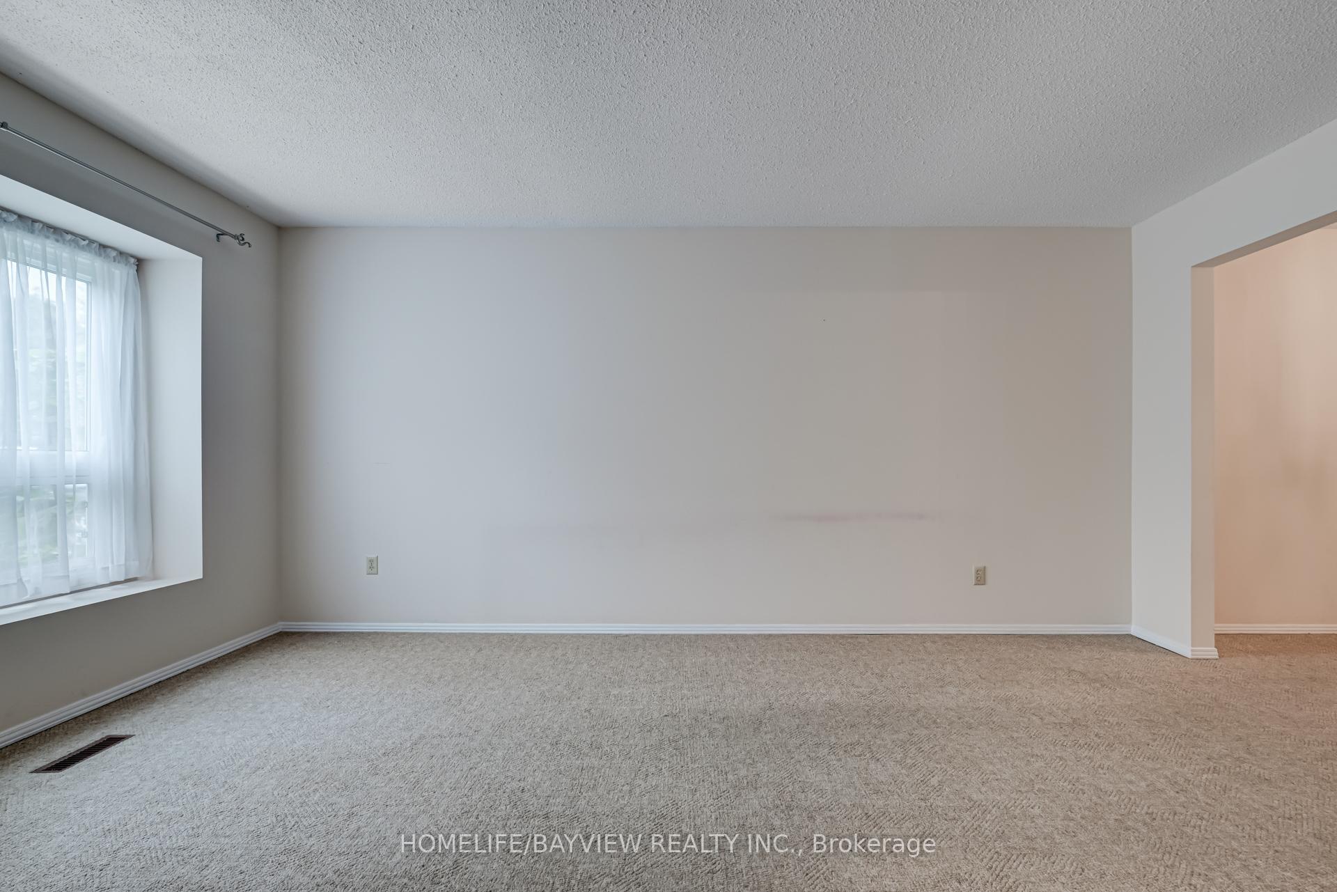 Photo 6 of 39 West Borough Street, Markham, Aileen-Willowbrook — HOMEH
