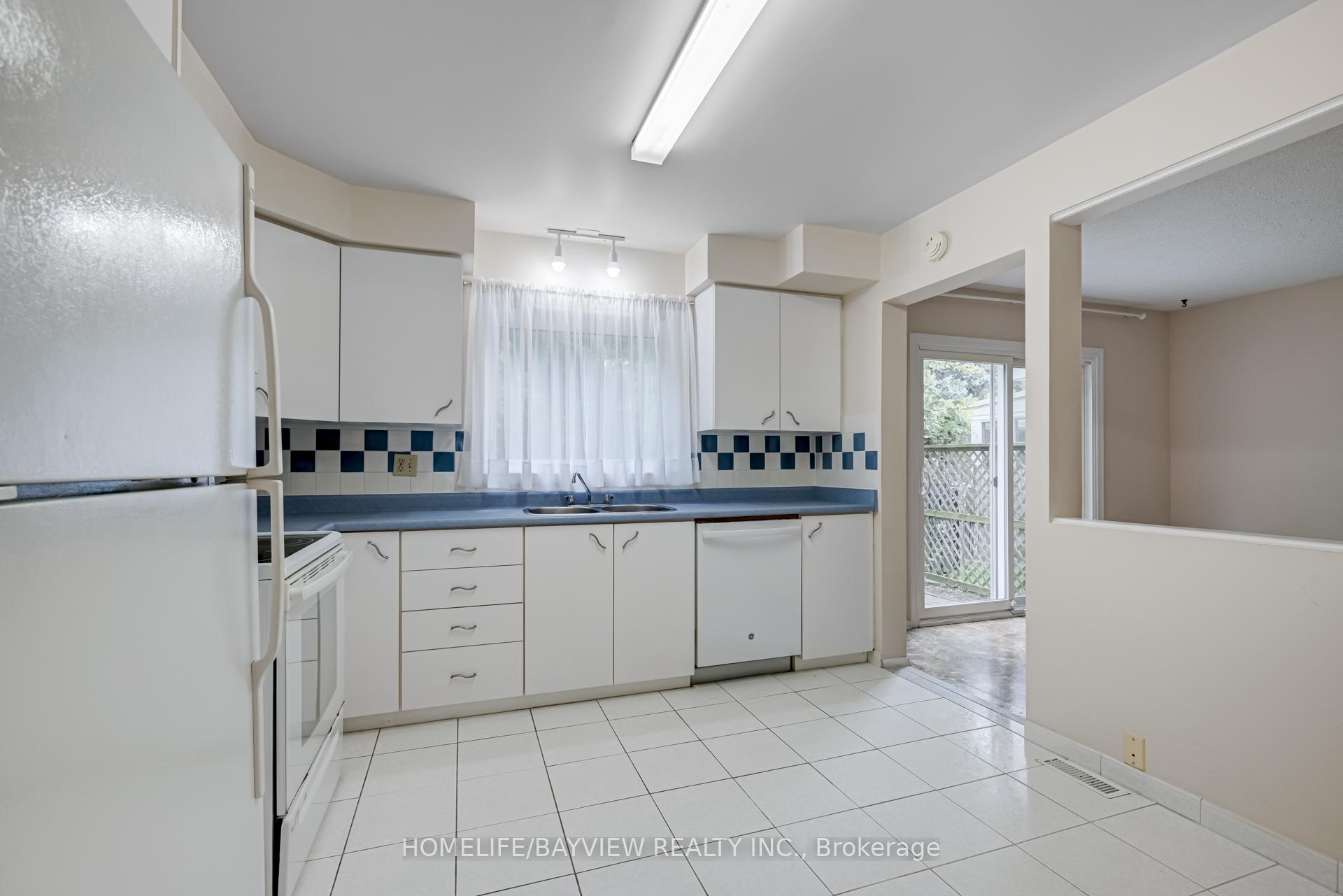 Photo 10 of 39 West Borough Street, Markham, Aileen-Willowbrook — HOMEH