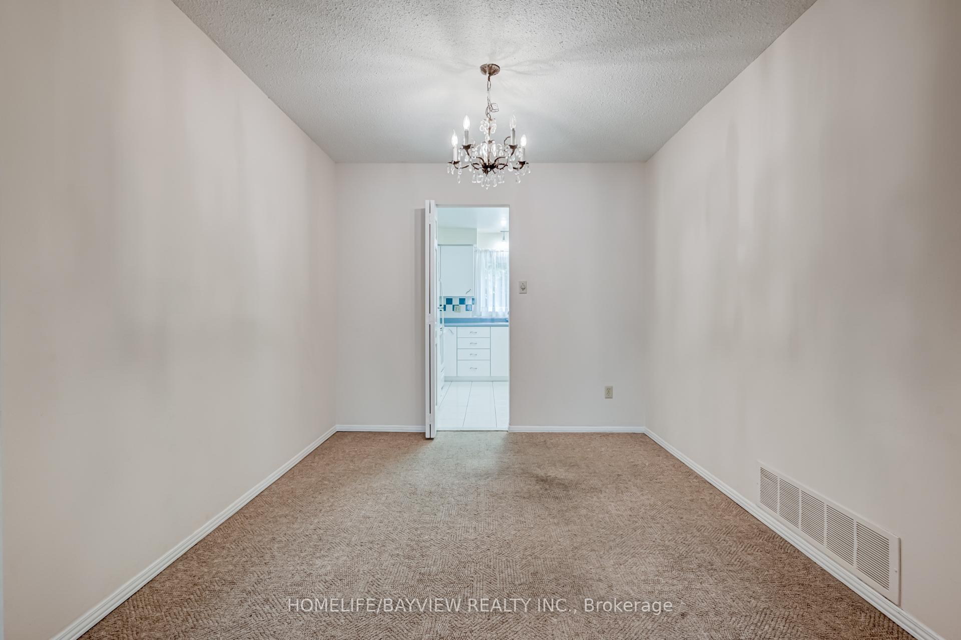 Photo 16 of 39 West Borough Street, Markham, Aileen-Willowbrook — HOMEH
