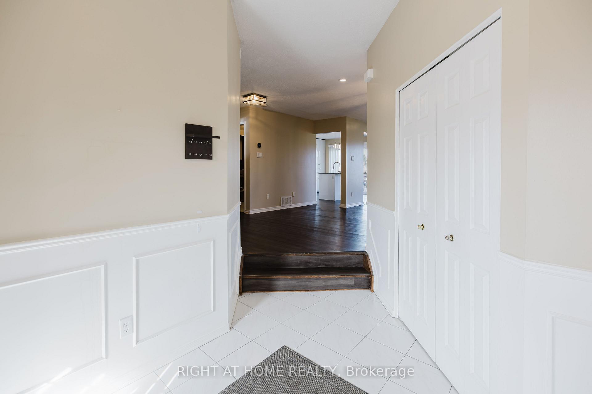 Photo 5 of 17 Windeyer Crescent E, Ottawa, Kanata - Kanata Lakes/Heritage Hills — HOMEH